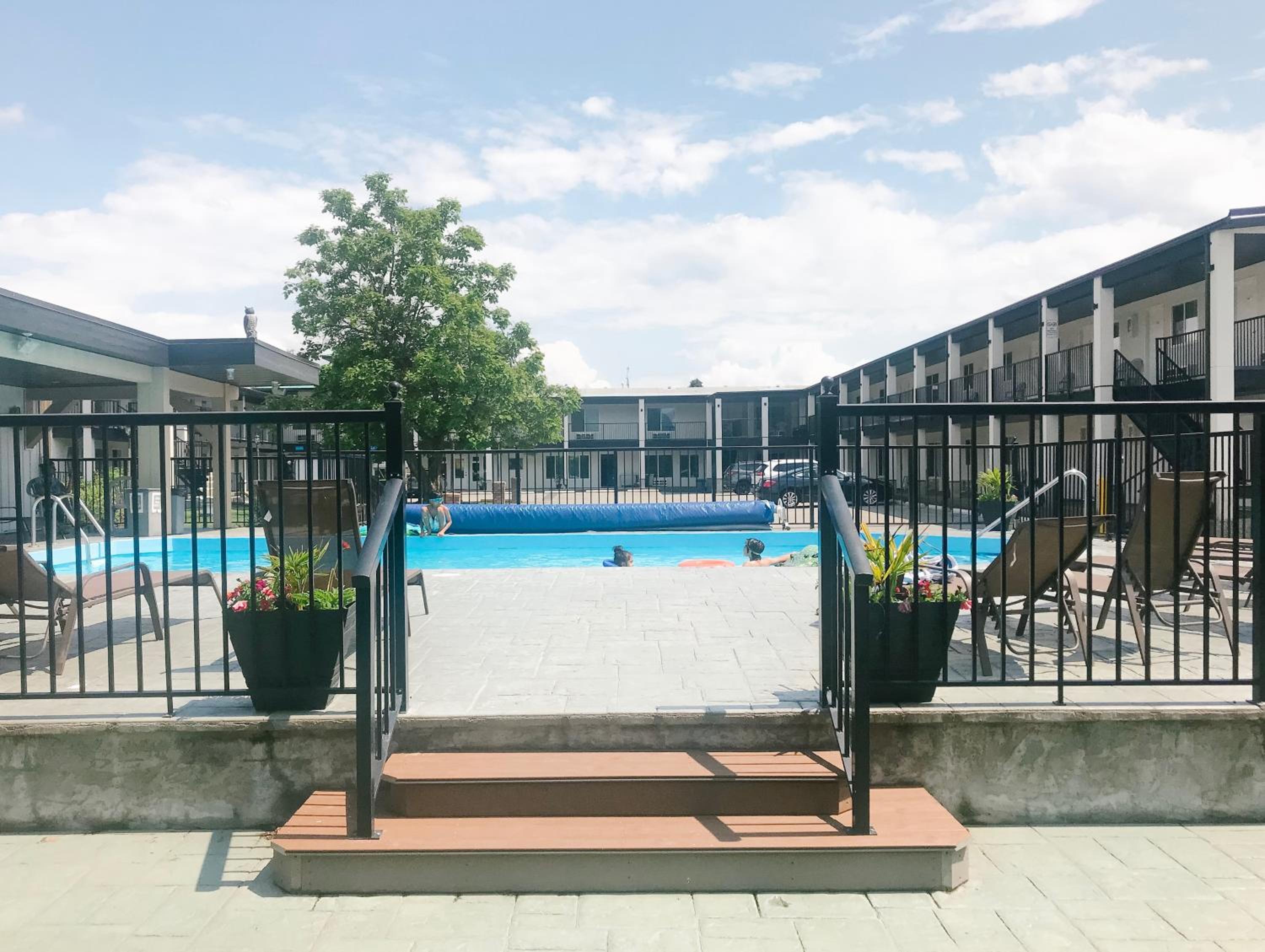 Kelowna Vacations - Oasis Inn - Property Image 1