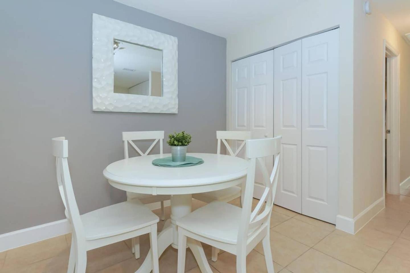 Hotel Lovely Cottage - Close to Siesta, Shops & Dining - Image 1