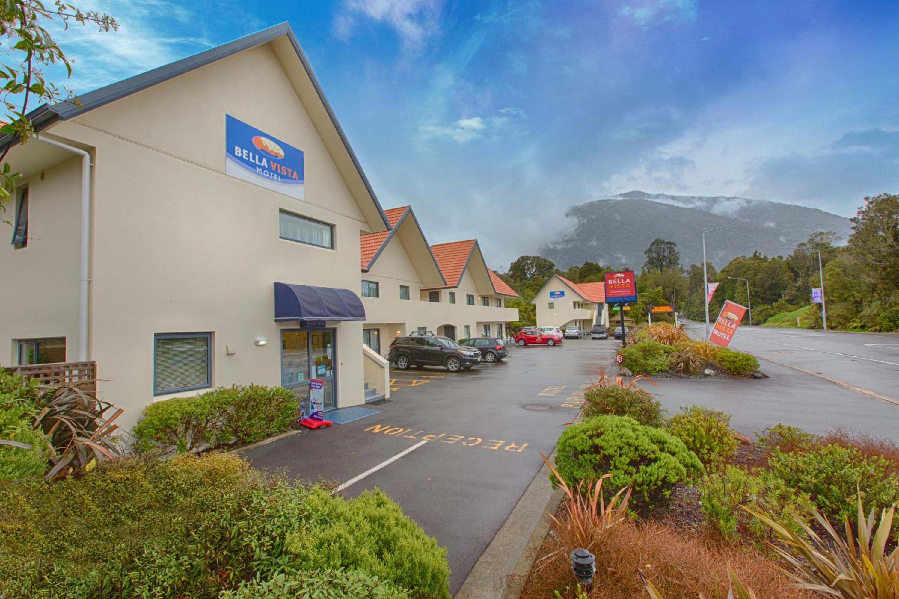 Bella Vista Motel Fox Glacier view 2