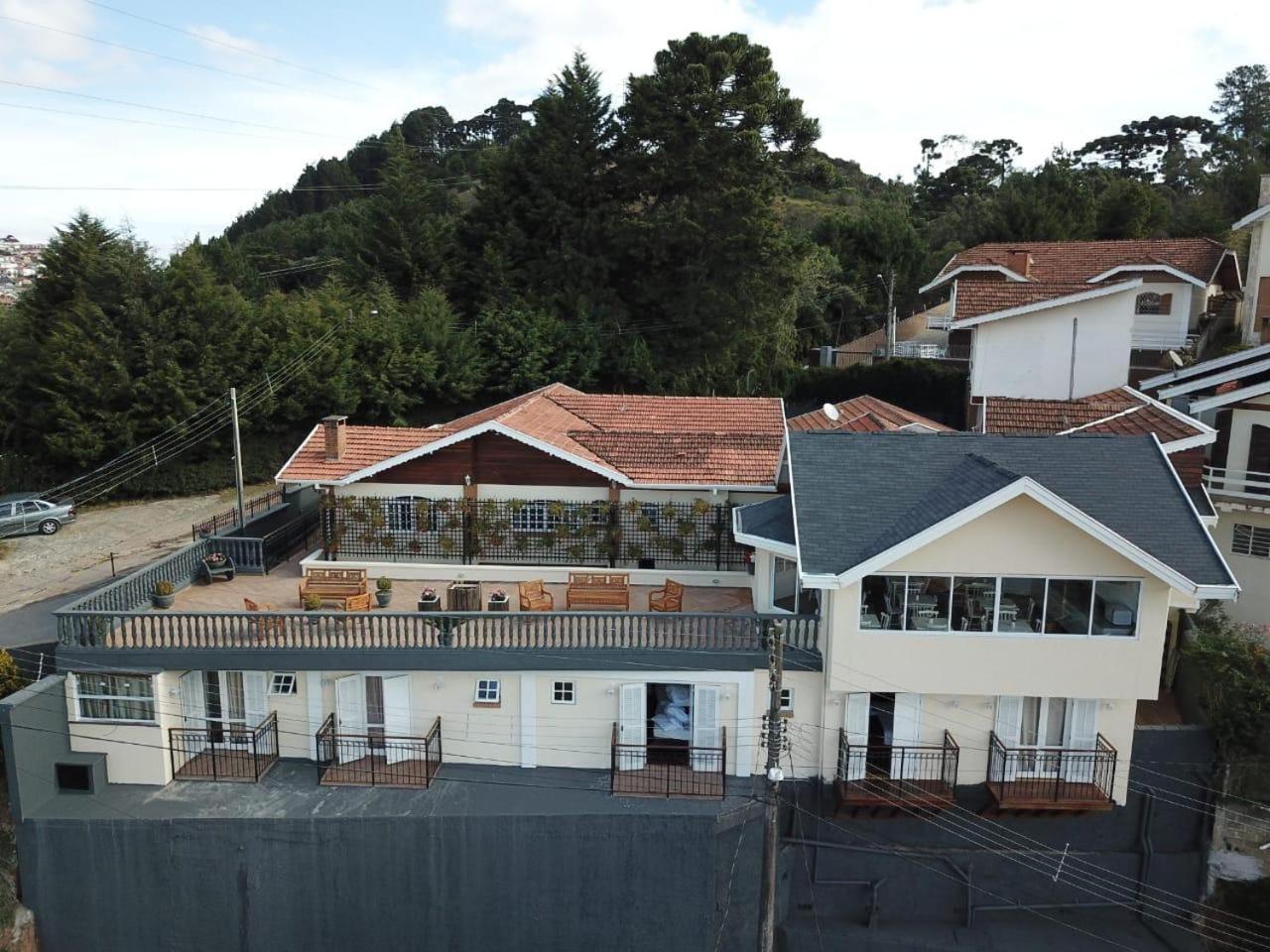 Refúgio das Rosas - Charme Romântico em Campos do Jordão
