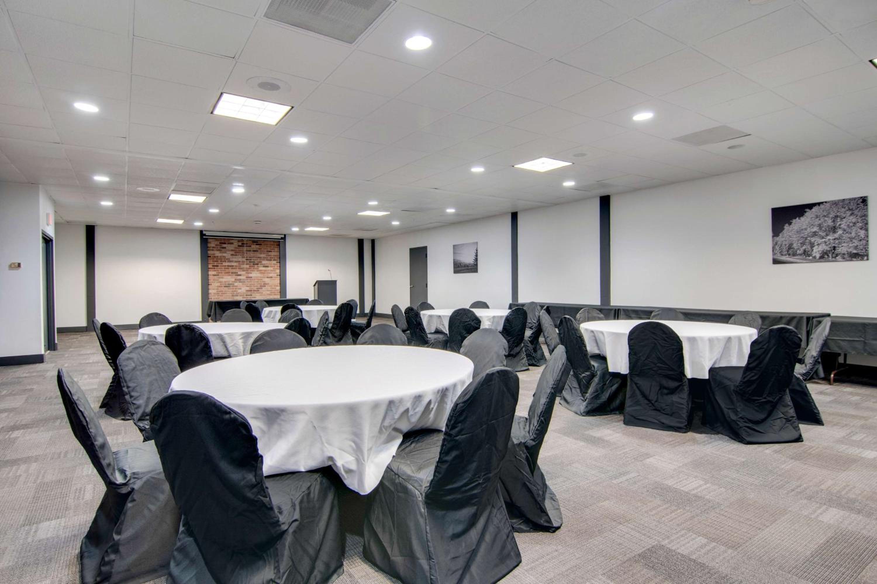 Motel 6-Clarion, PA - Property Image 43