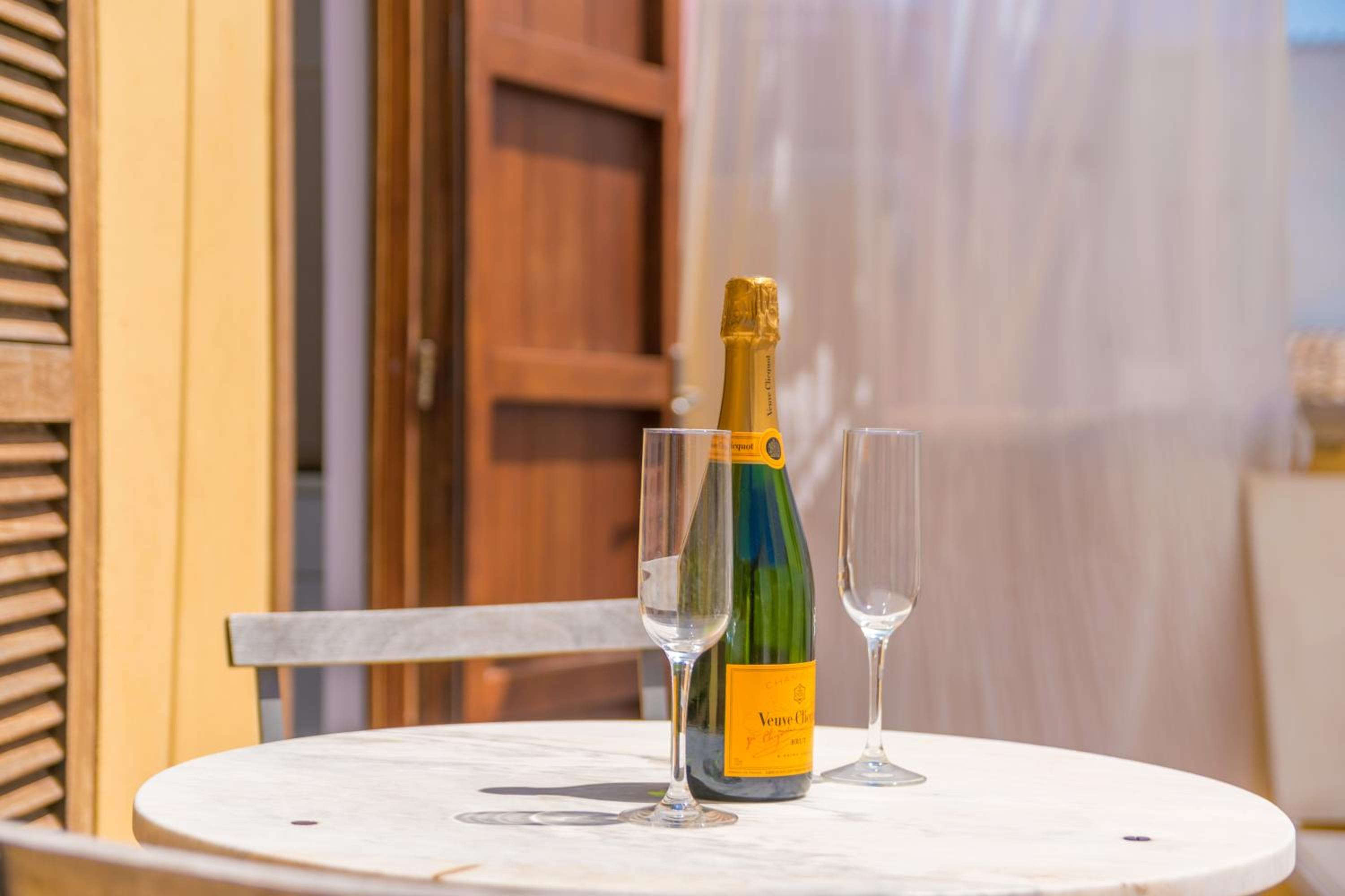 Miraclet - ADULTS ONLY