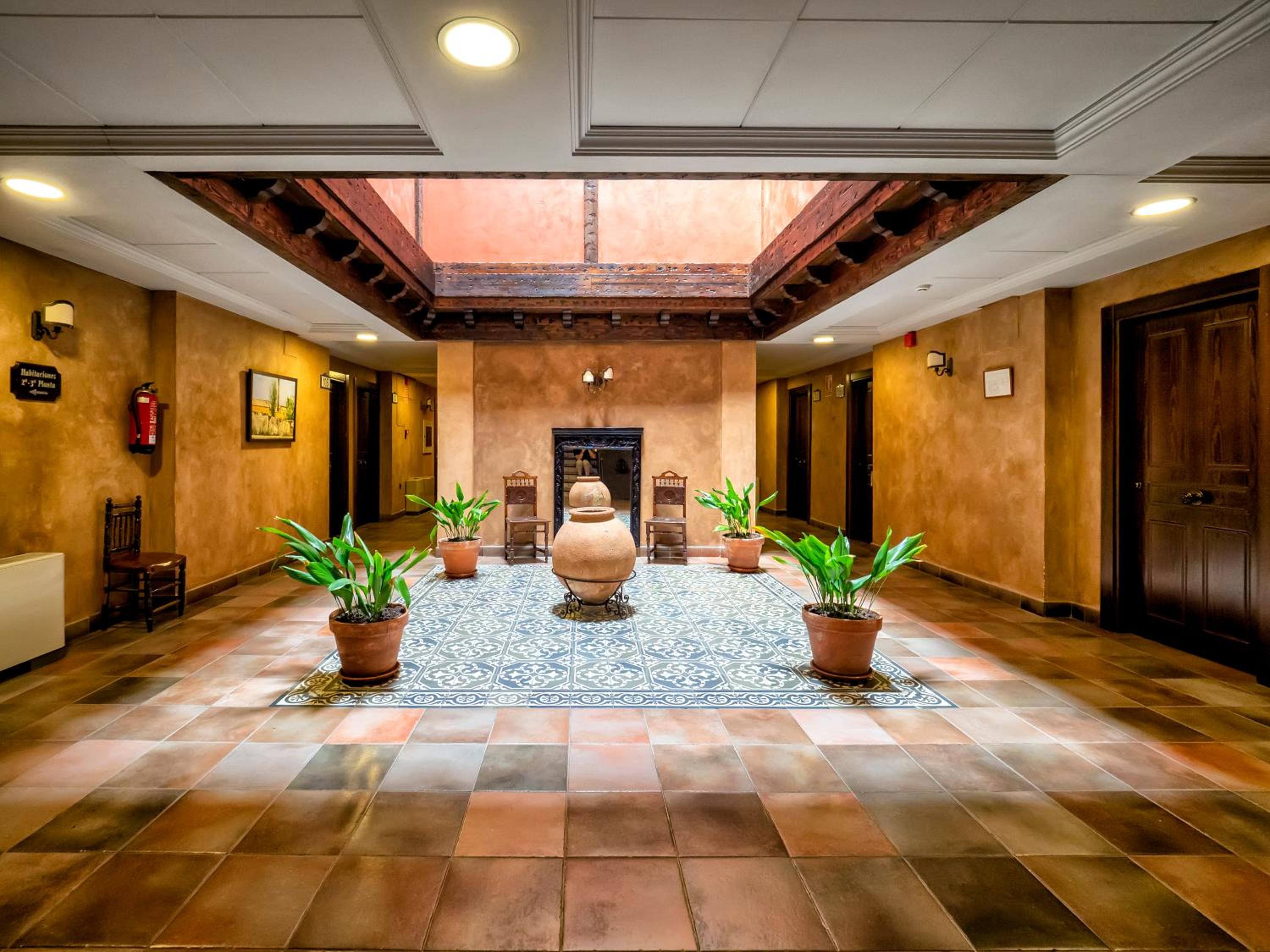 Lobby & Reception