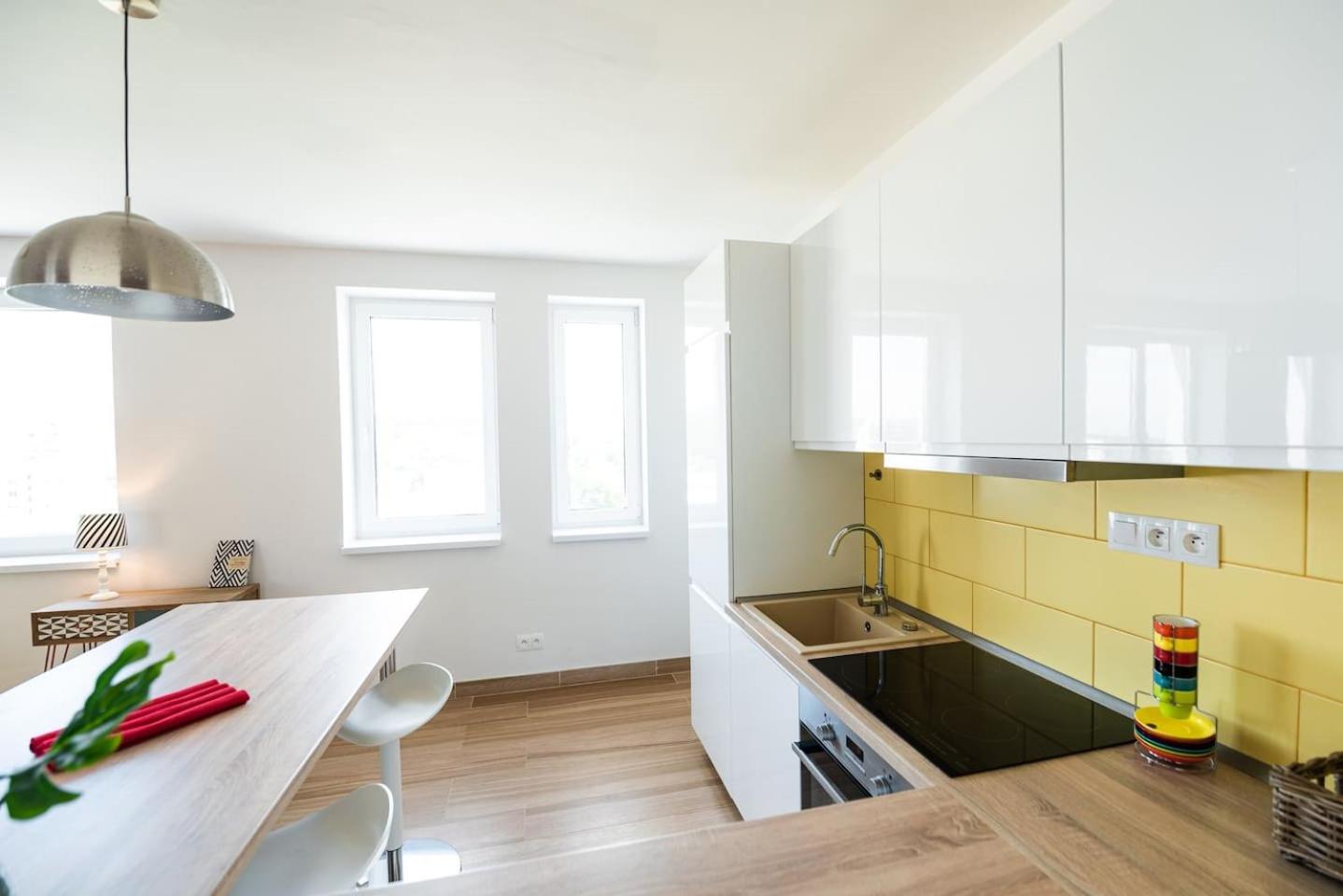 Private 5 star 3 room flat and in-door Pkg