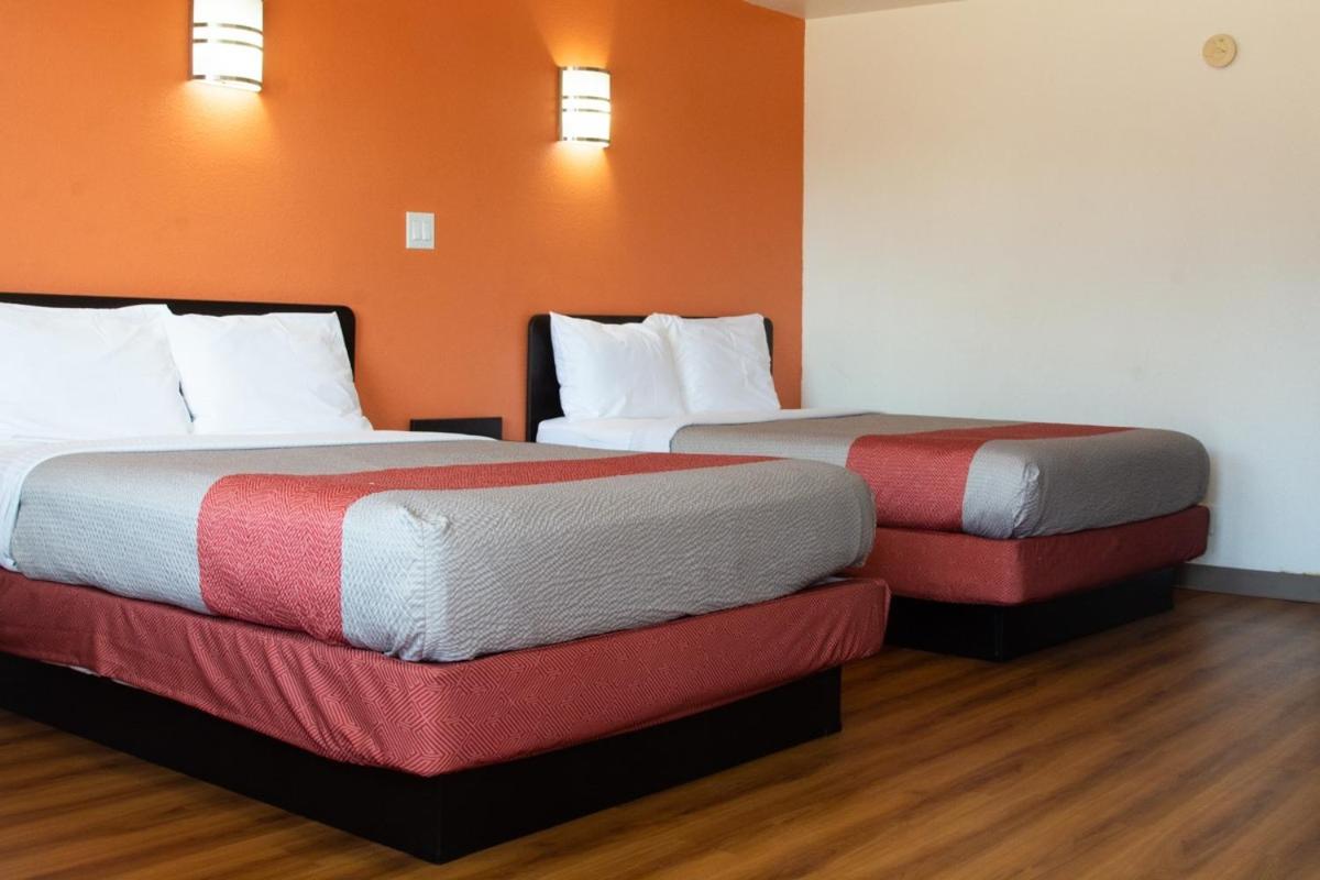 Forrest City Vacations - Motel 6-Brinkley, AR - Property Image 4
