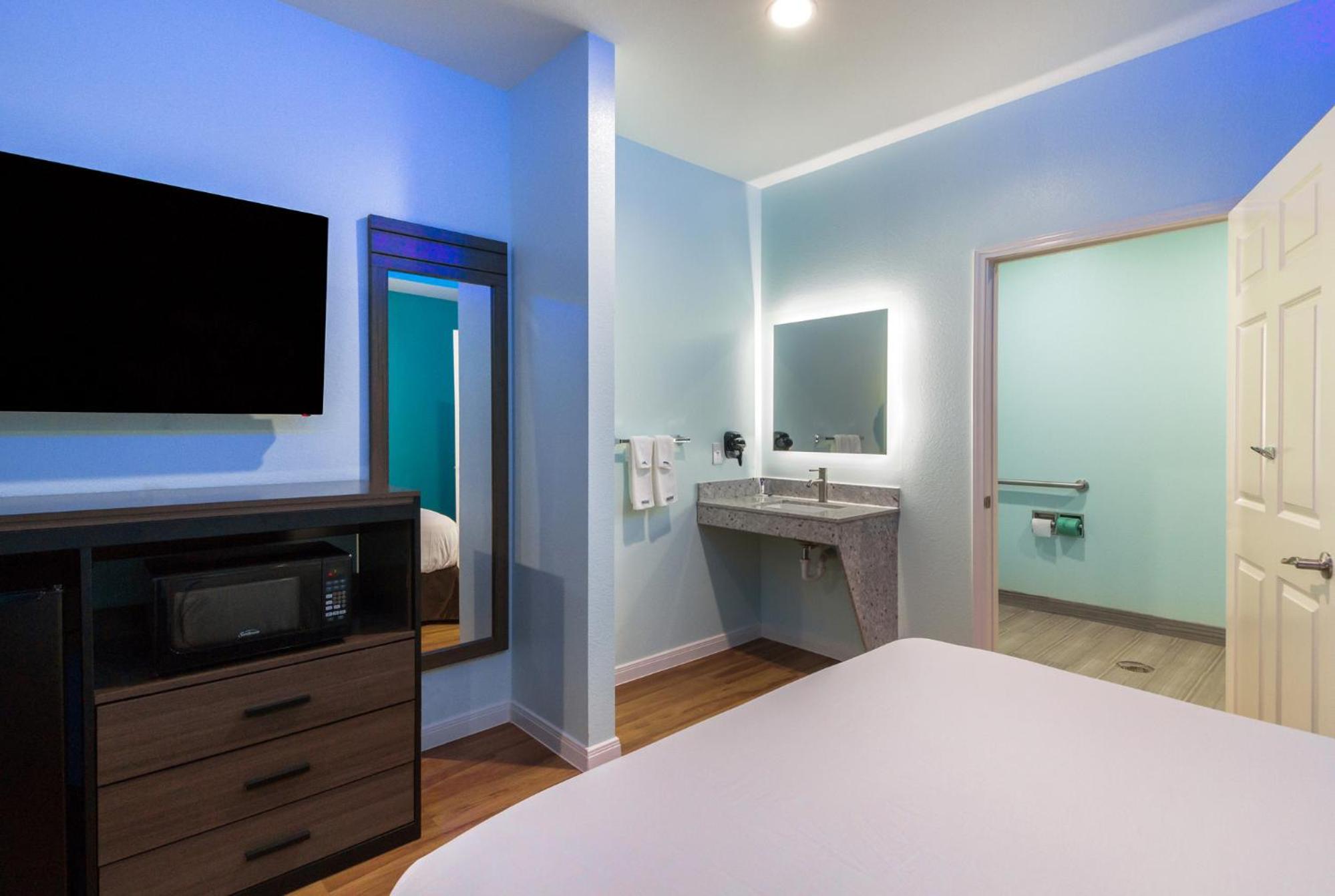Americas Best Value Inn- Aldine Westfield - Property Image 7
