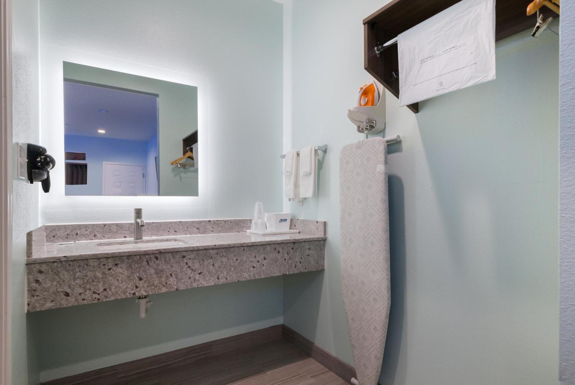 Americas Best Value Inn- Aldine Westfield - Property Image 1