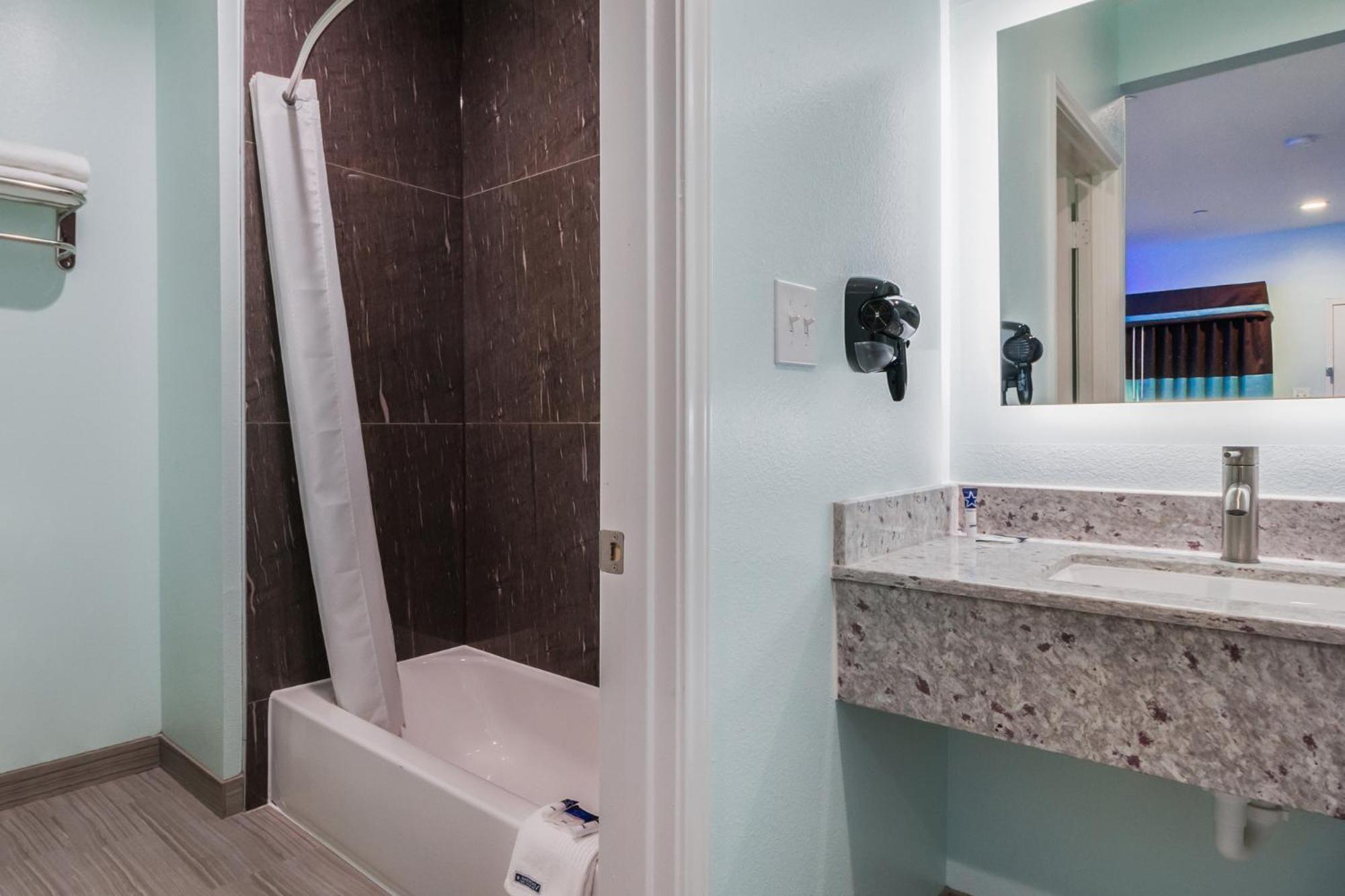 Americas Best Value Inn- Aldine Westfield - Property Image 11
