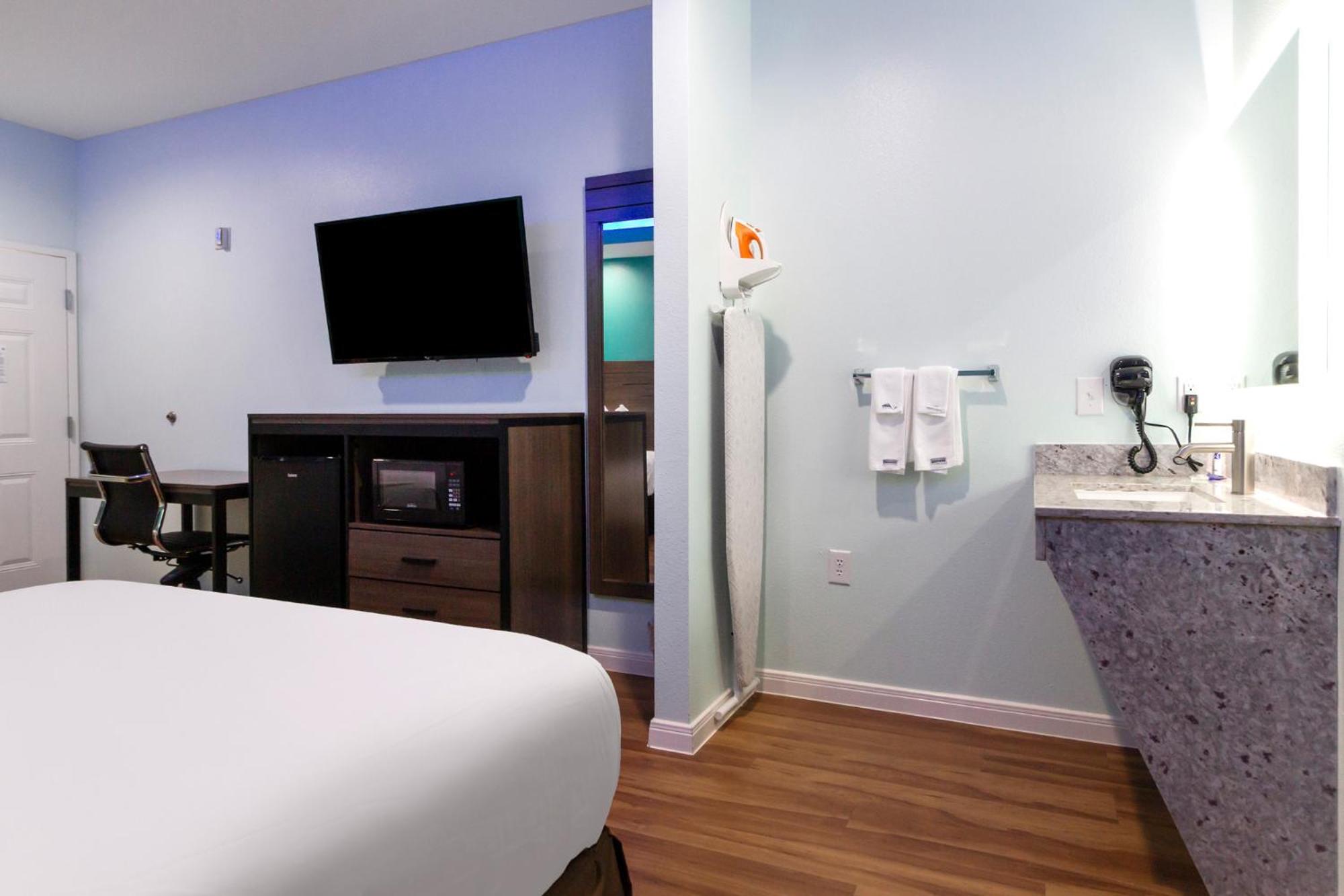 Americas Best Value Inn- Aldine Westfield - Property Image 5