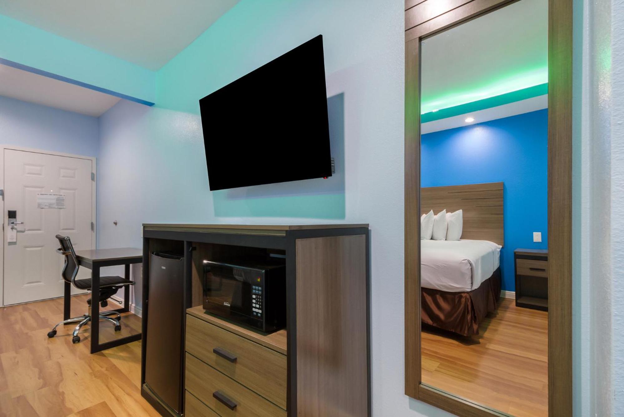 Americas Best Value Inn- Aldine Westfield - Property Image 18