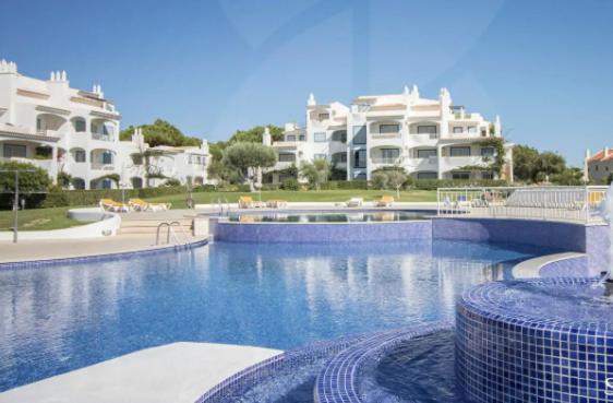 Charming Apartment with Private Garden & Pool view 3