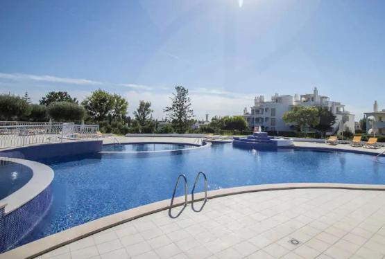 Charming Apartment with Private Garden & Pool view 4
