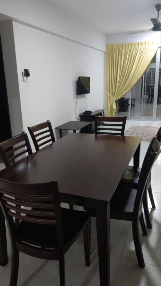 Spacious & Cozy Condo - Hijauan Heights Block C photo 7