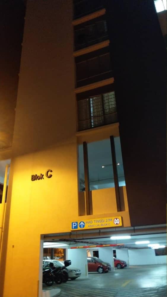 Spacious & Cozy Condo - Hijauan Heights Block C photo 2
