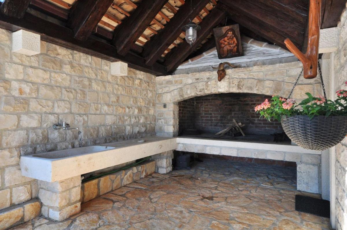 Villa Tonka - with pool view 5