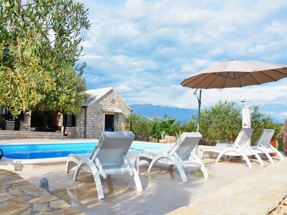 Villa Tonka - with pool view 2