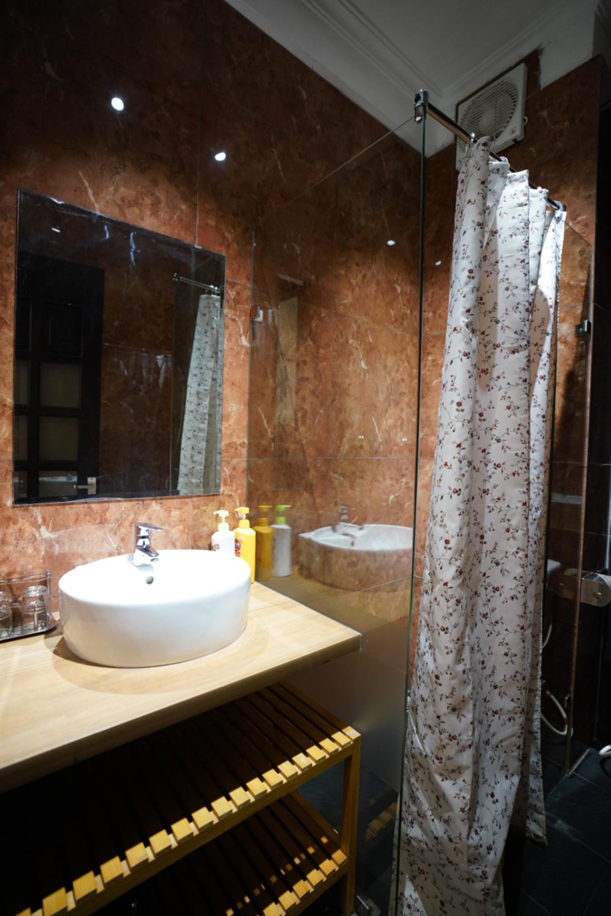 Elegant Studio Yet Kieu