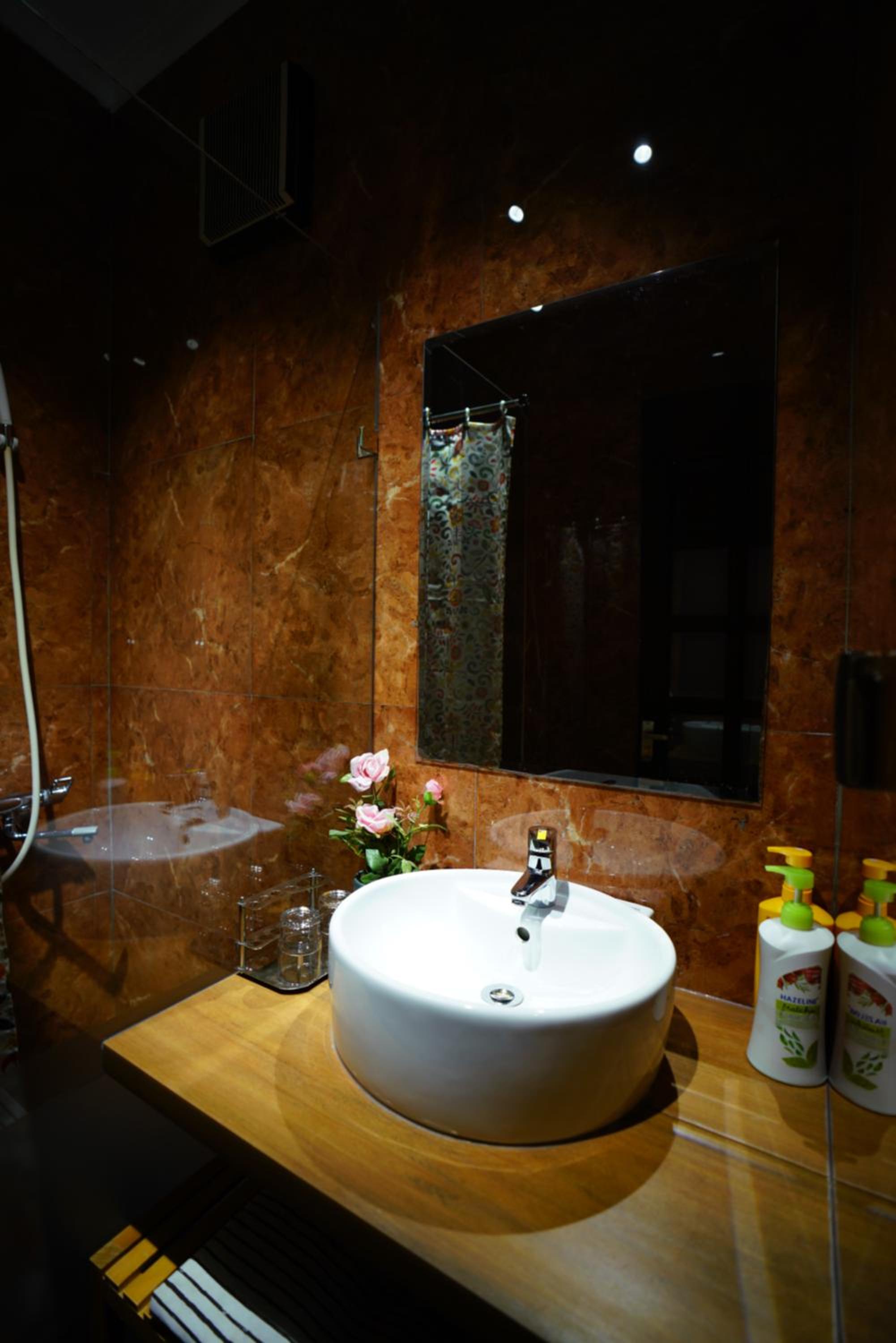 Elegant Studio Yet Kieu