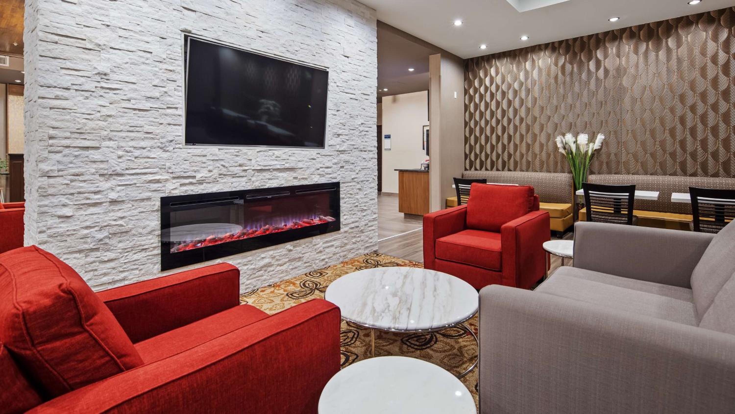 Hinton Vacations - Best Western Plus Hinton Inn  Suites - Property Image 7