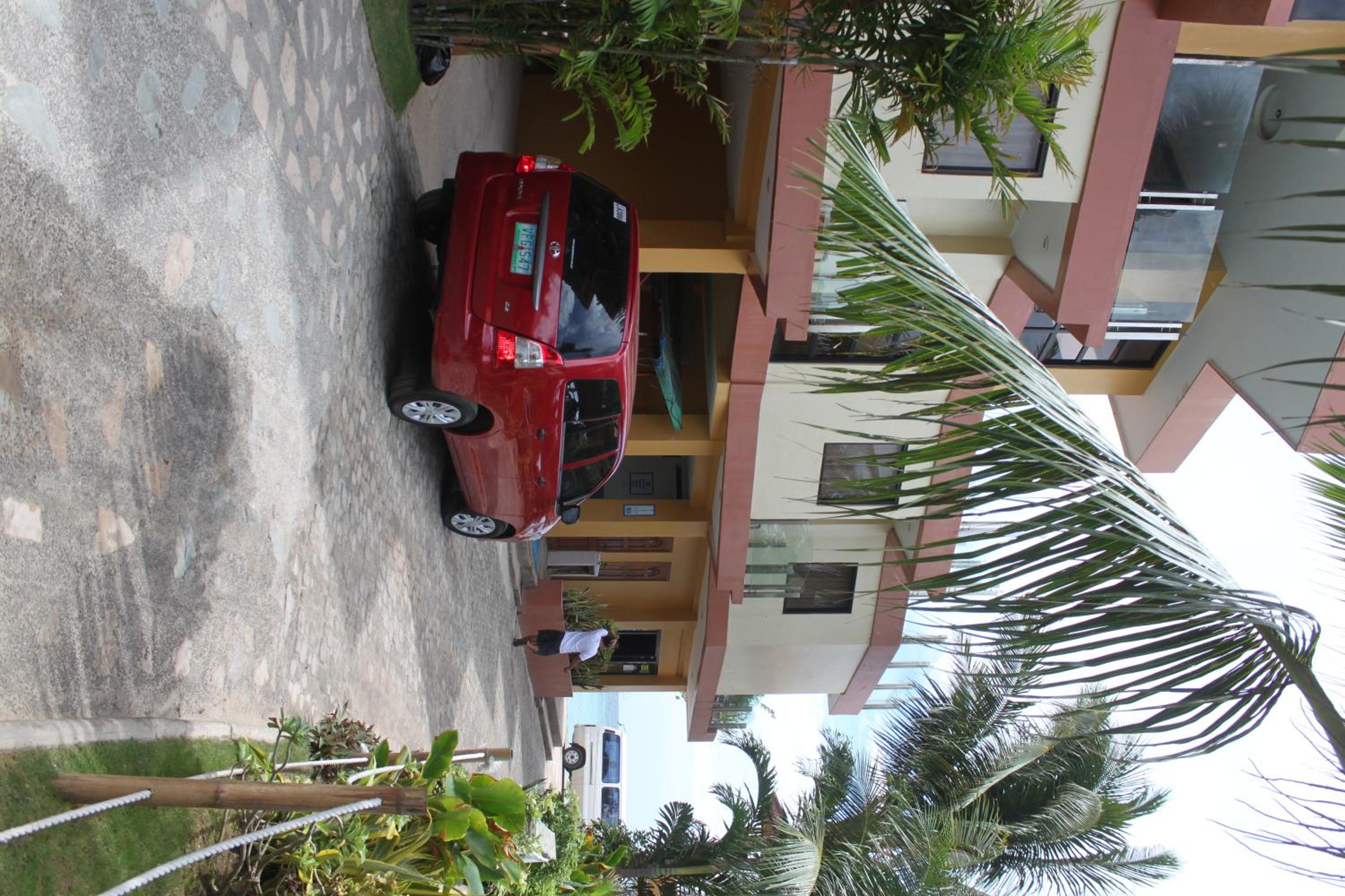 Lost Horizon Beach Dive Resort
