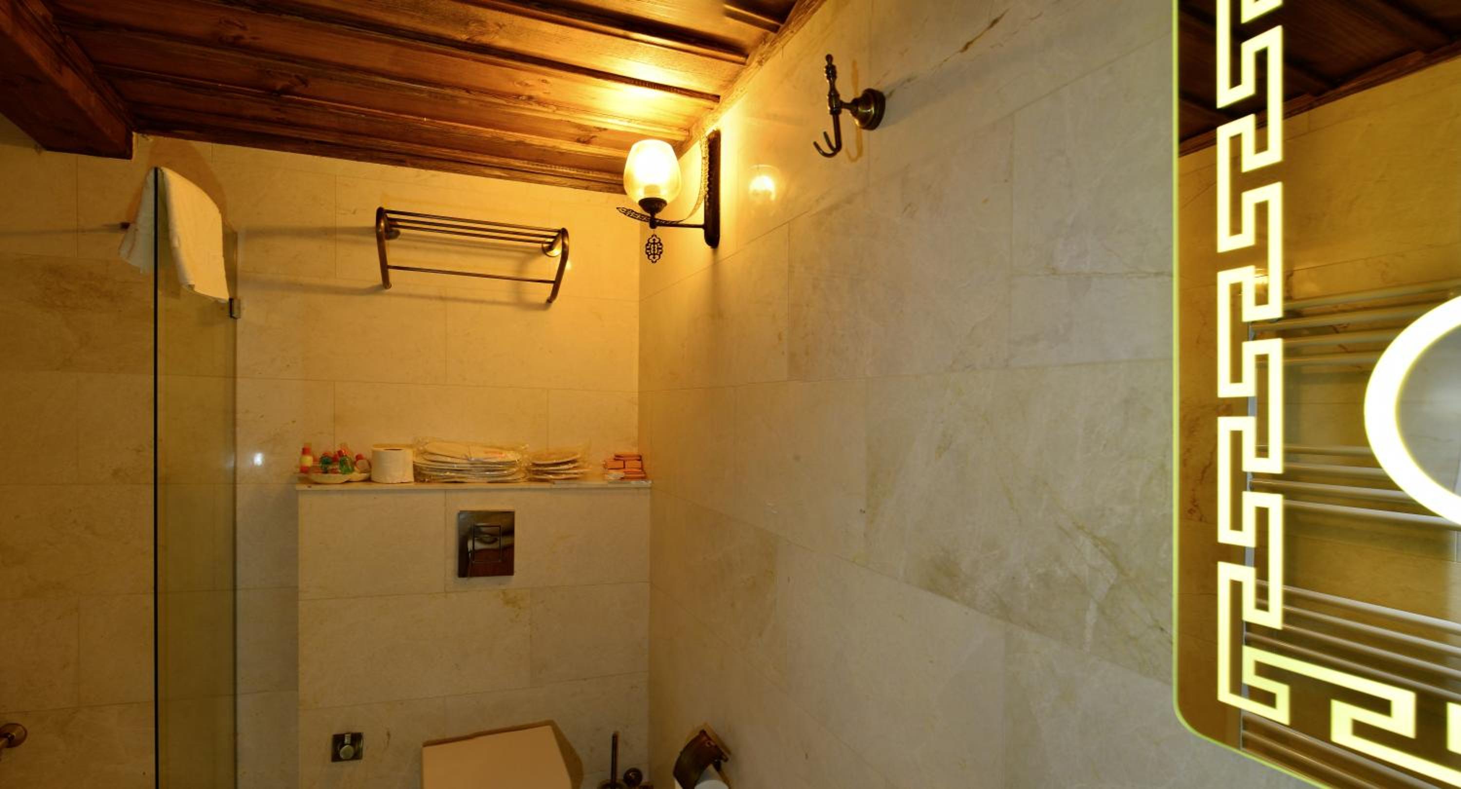 Caftan Cave Suites - Image 27
