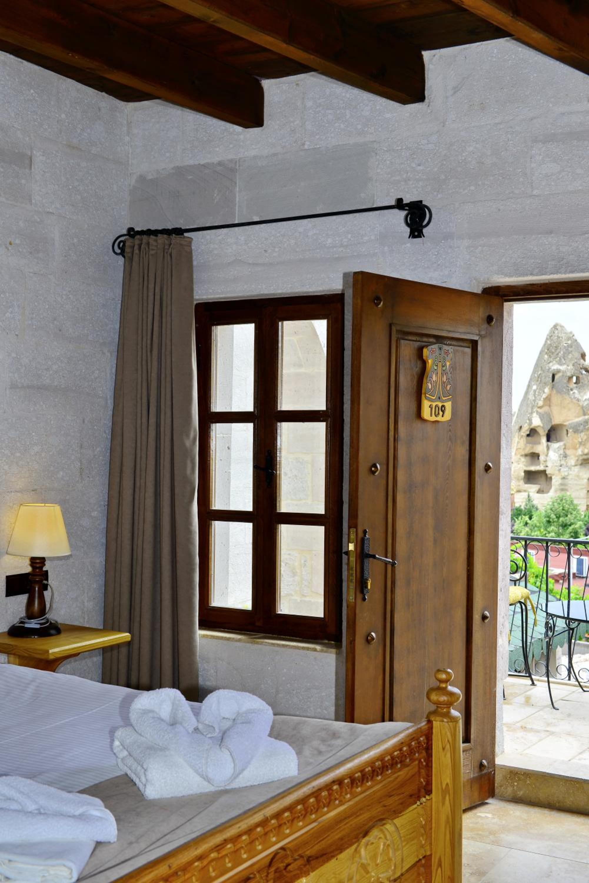Caftan Cave Suites - Image 93