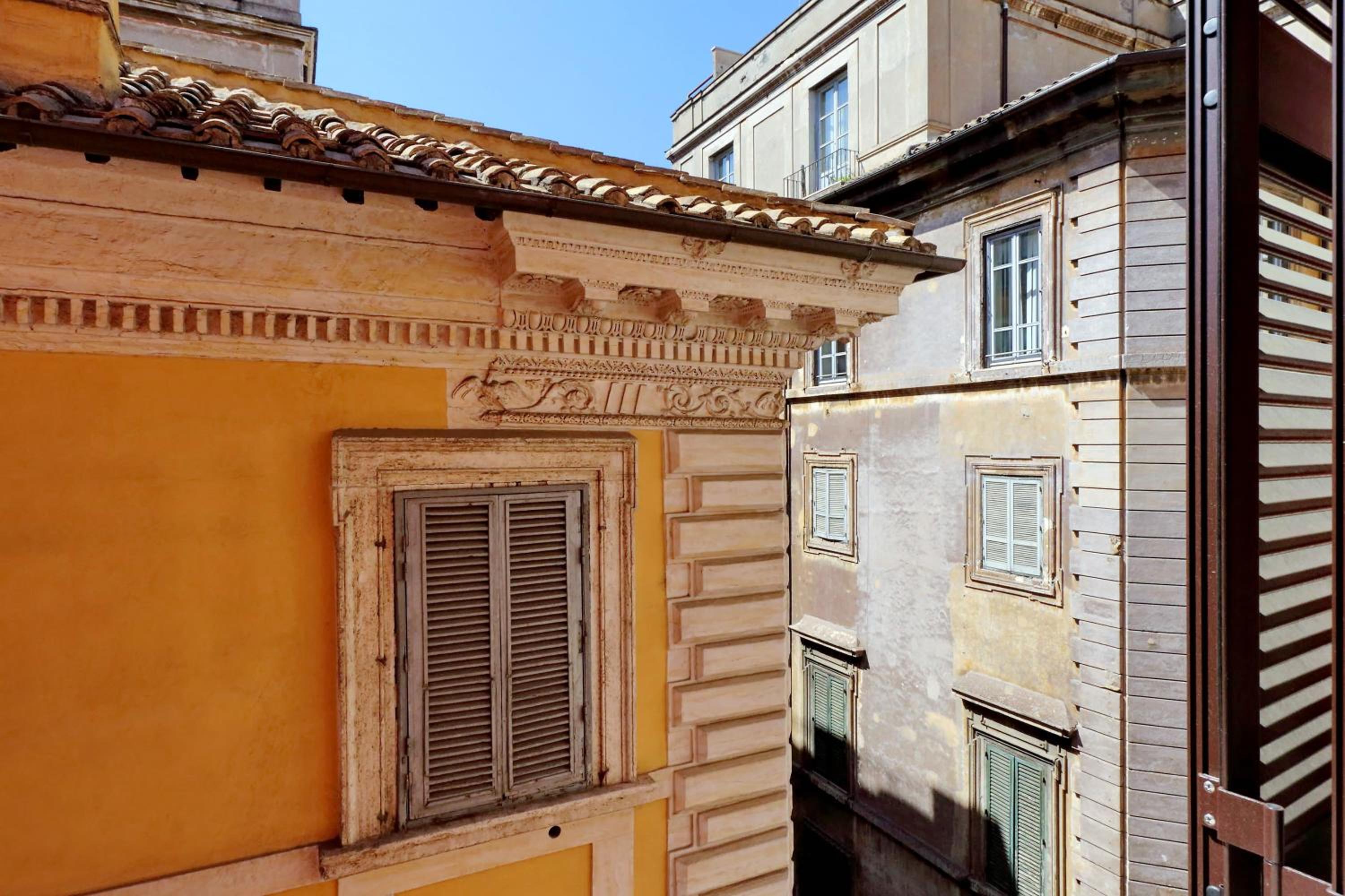 Roma Five Suites