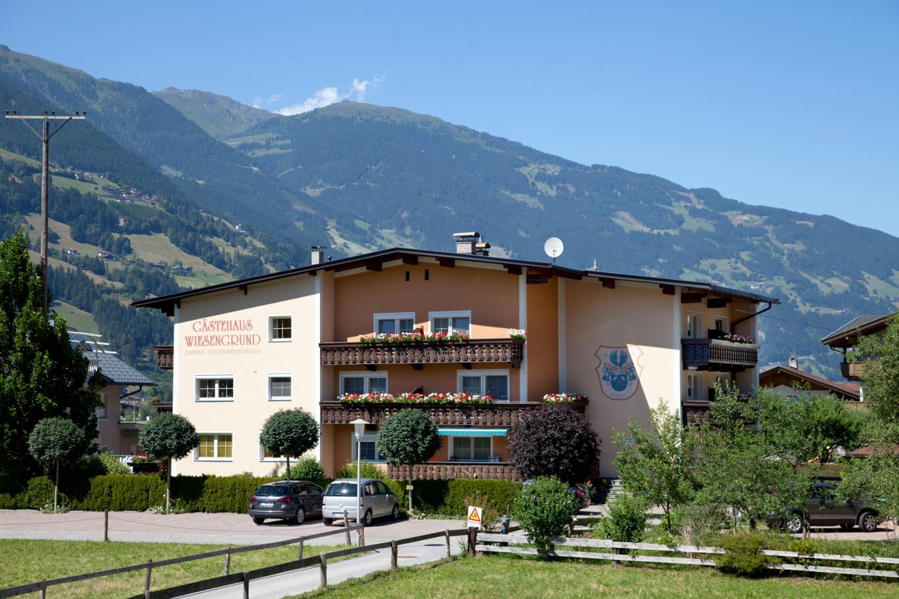 Hotel Gästehaus Wiesengrund & Apart Sporer - Image 1