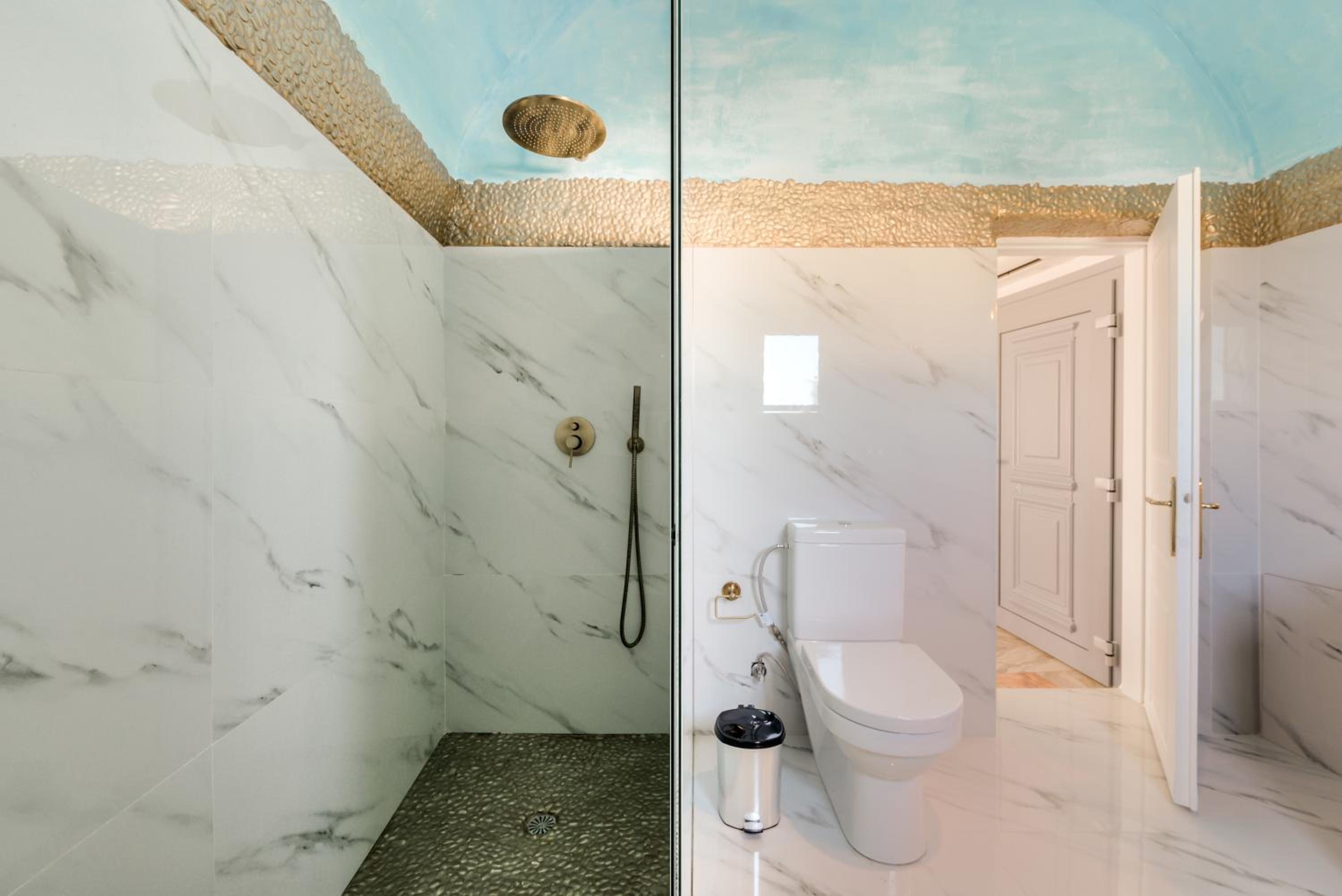 Oia Captain's Villa