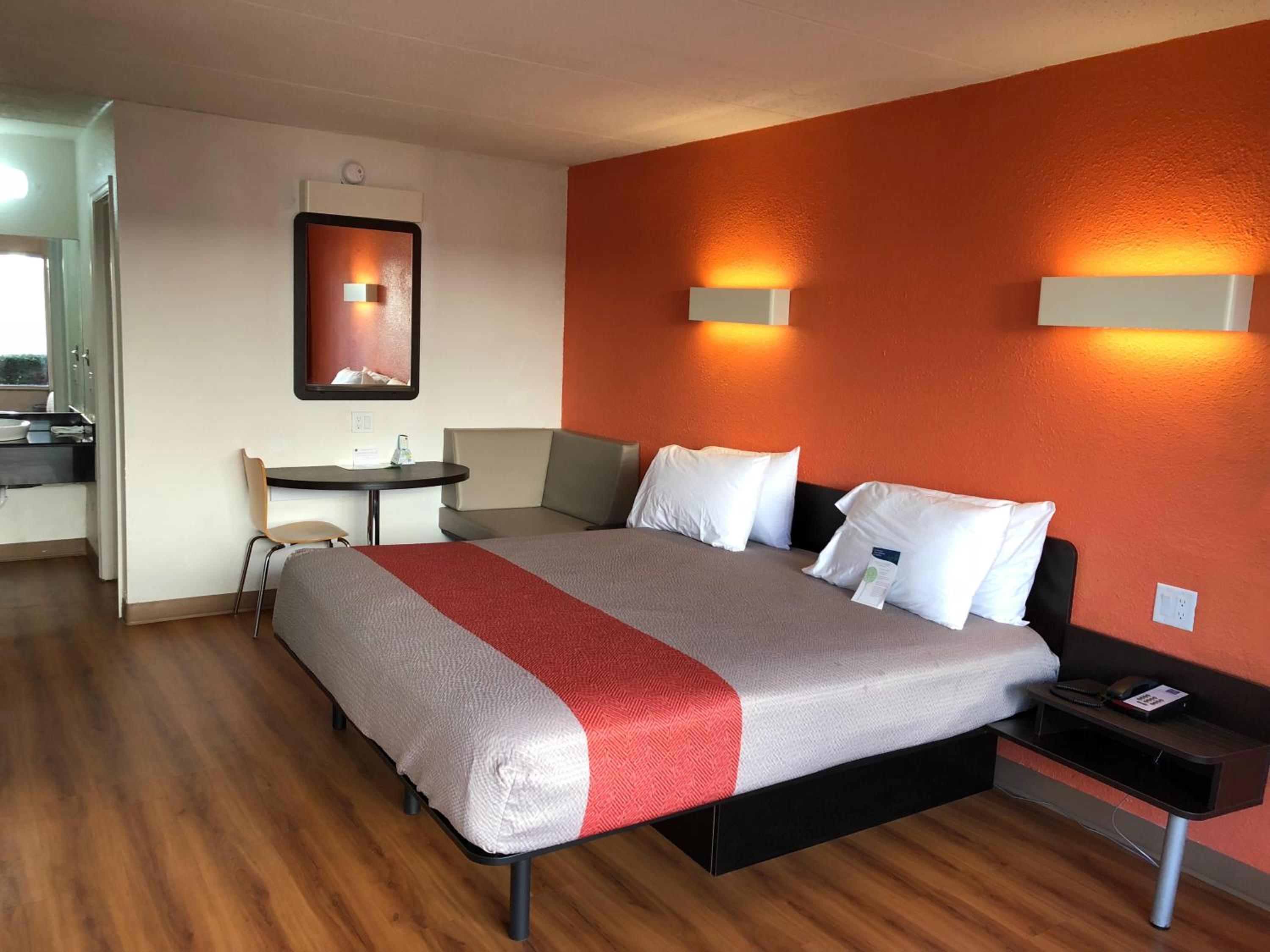 Brunswick Vacations - Motel 6-Brunswick, GA - Property Image 18