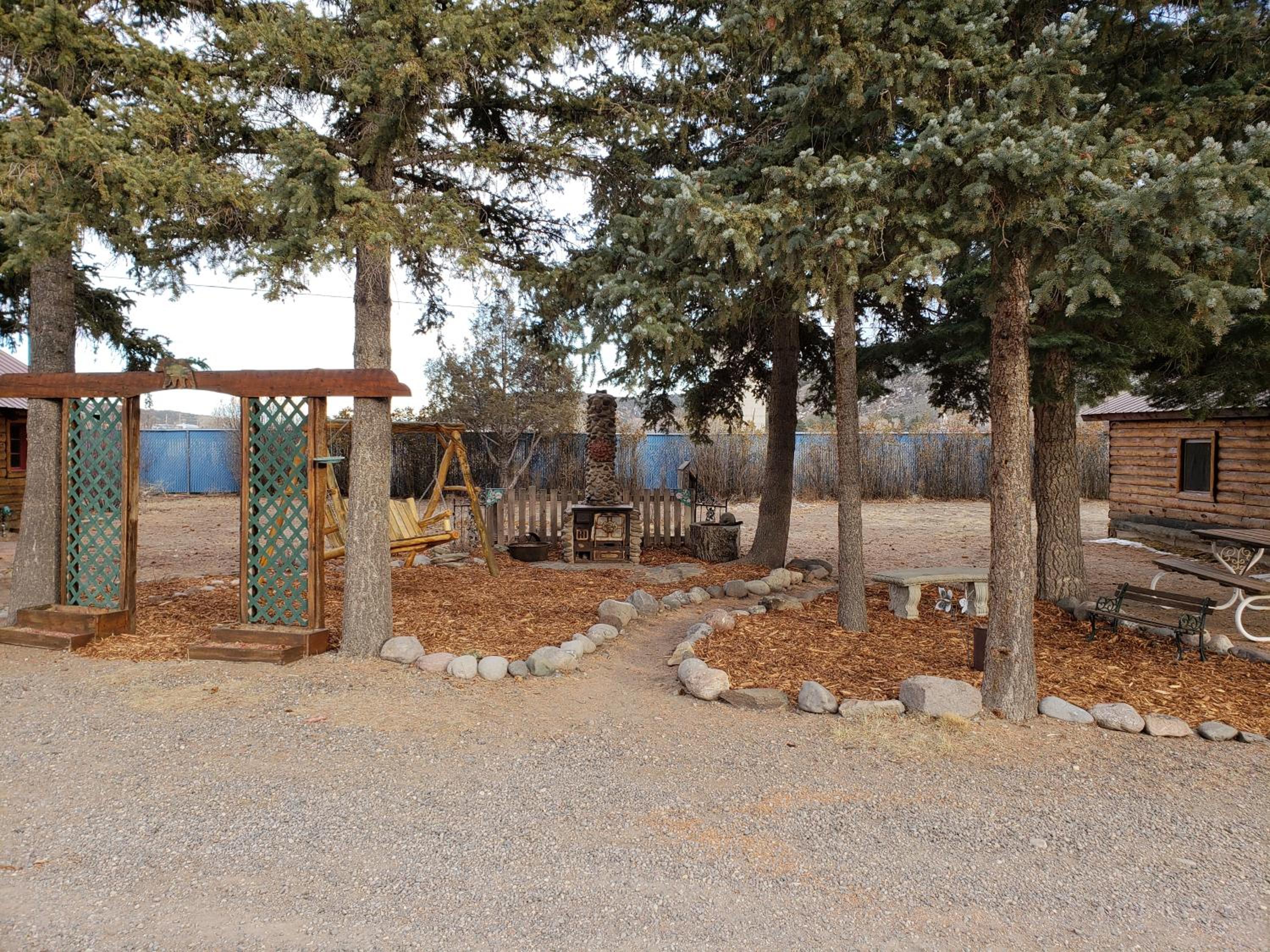Chinook Cabins & RV Park