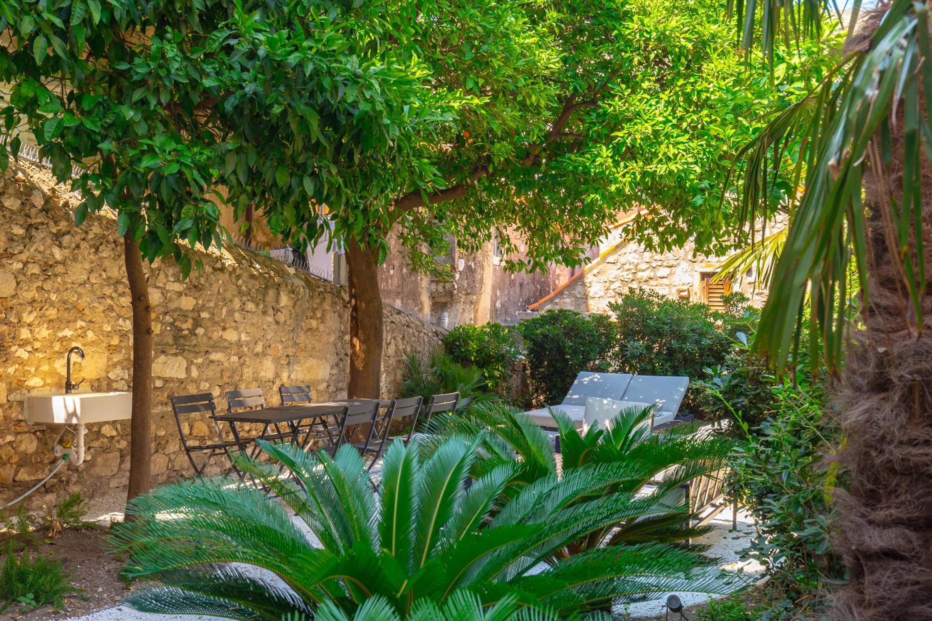 Old Town House with Floor Heating & Lush Private Garden