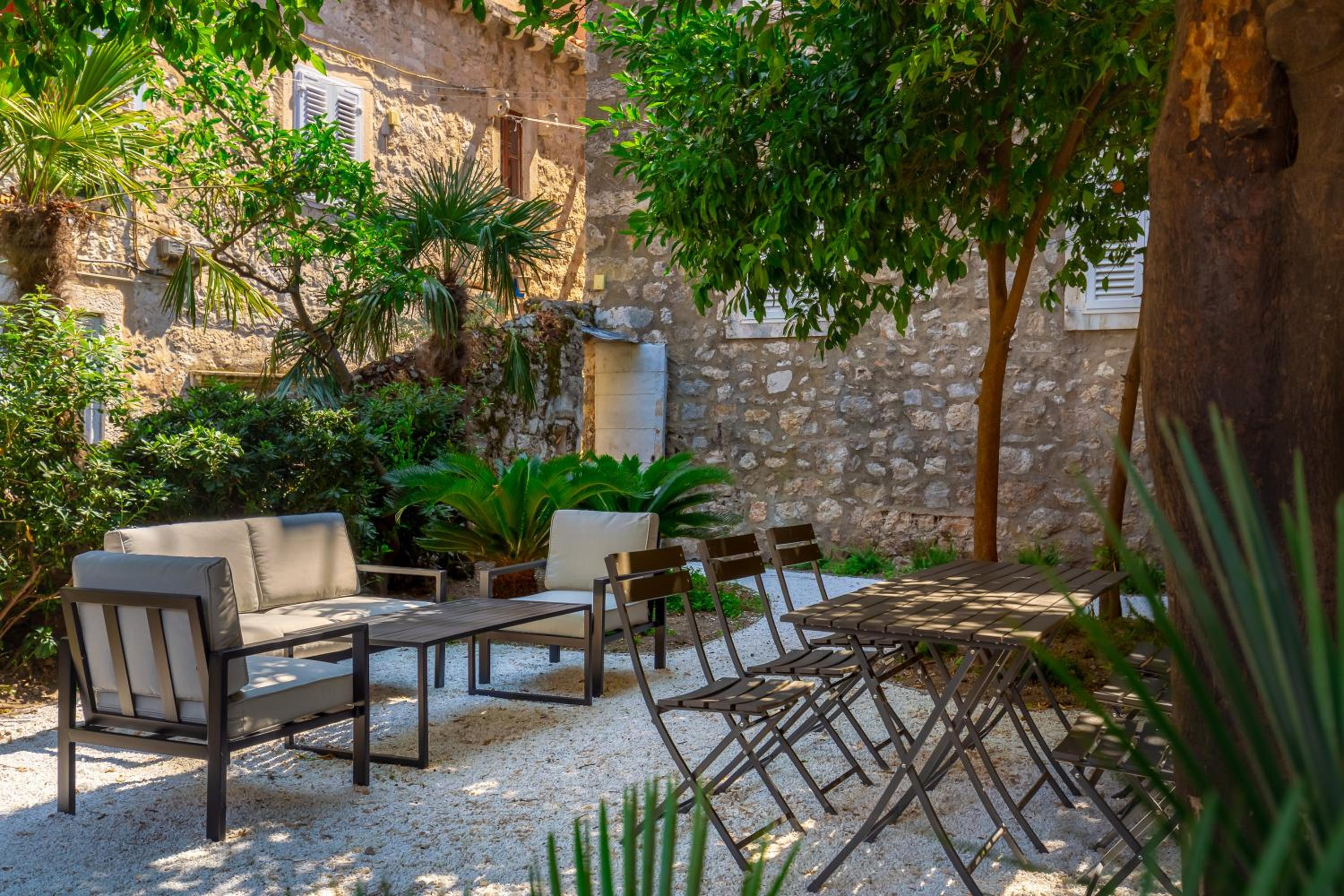 Old Town House with Floor Heating & Lush Private Garden