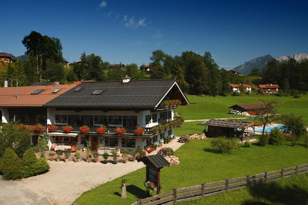 Gästehaus und Ferienwohnungen Egglerlehen view 3