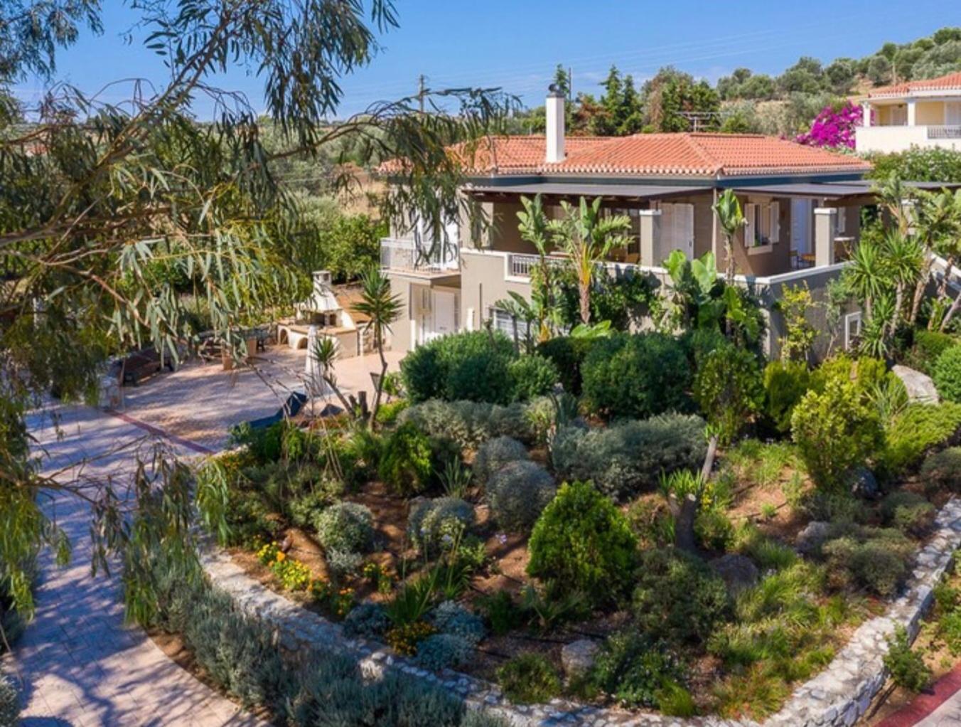 Hotel Aeolos a family paradise few steps from the beach - Image 1