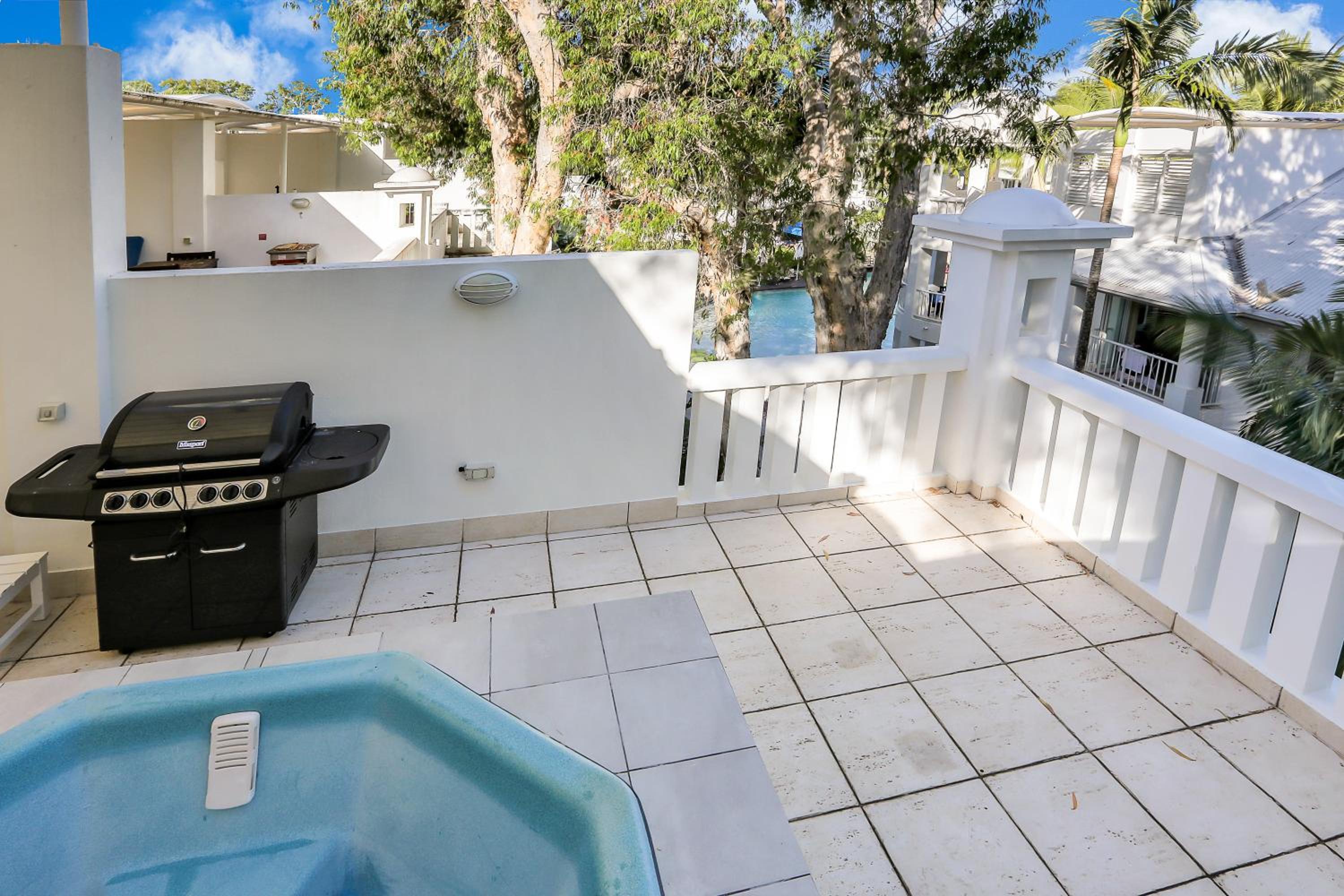Elysium Private Accommodation at Beach Club & Spa