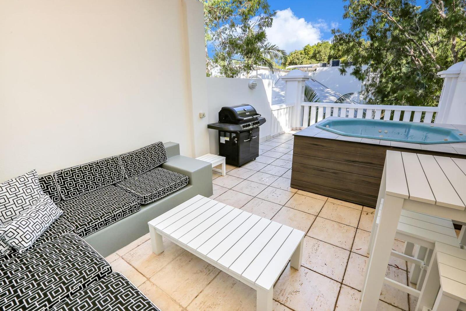 Elysium Private Accommodation at Beach Club & Spa