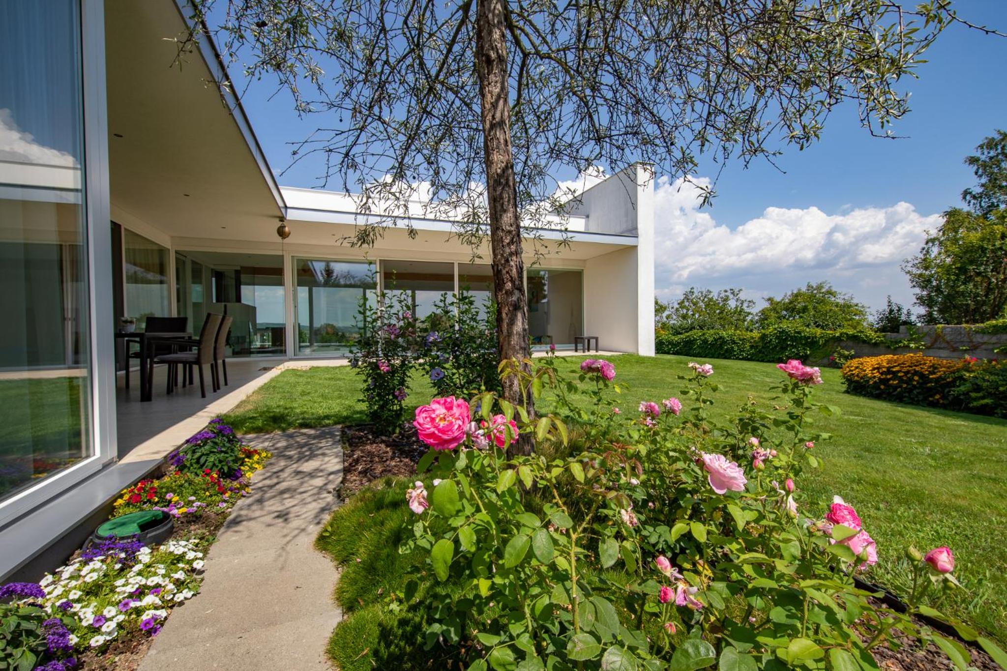 Country Lake Villa