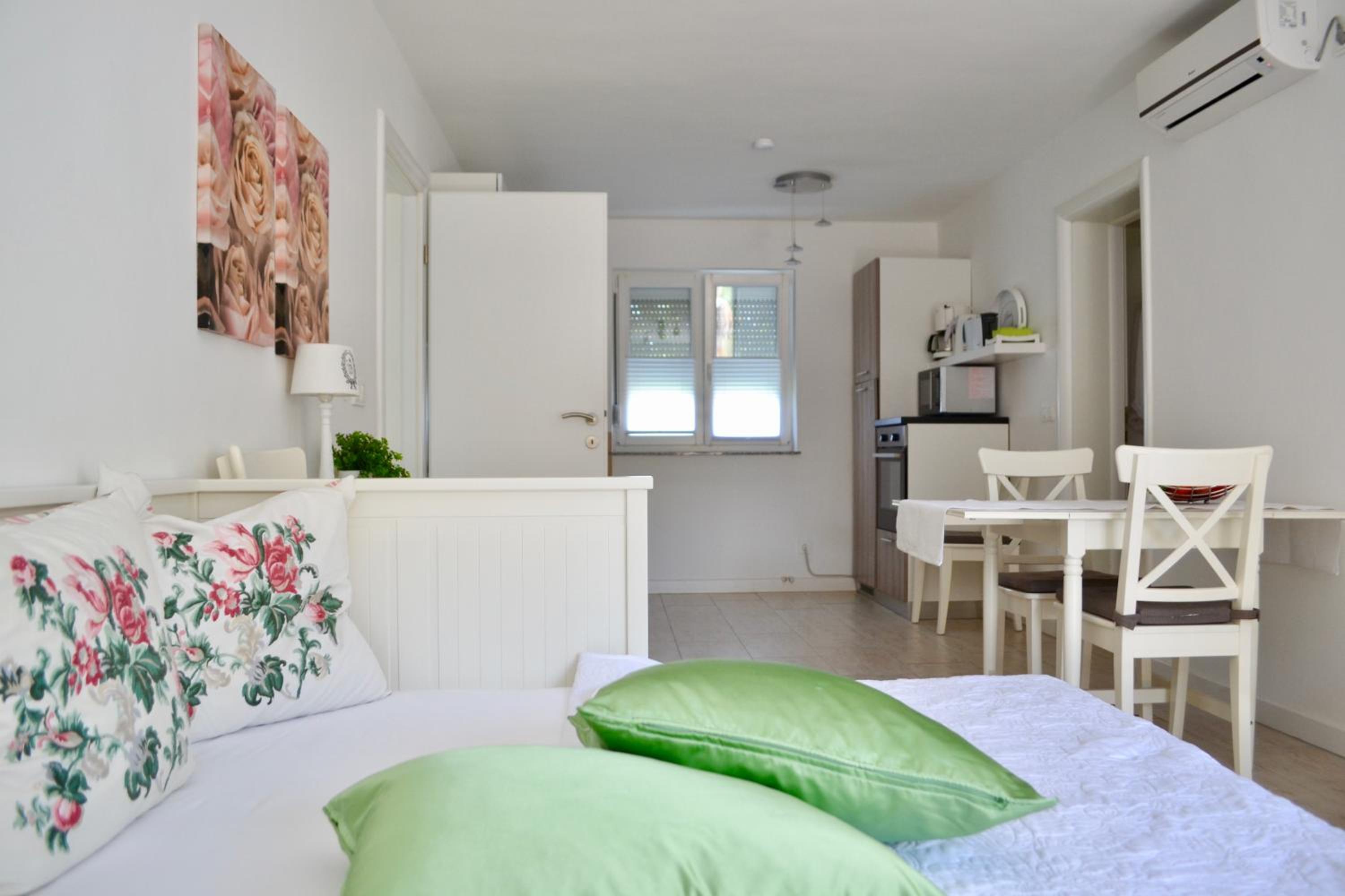 Apartmani Pax view 4