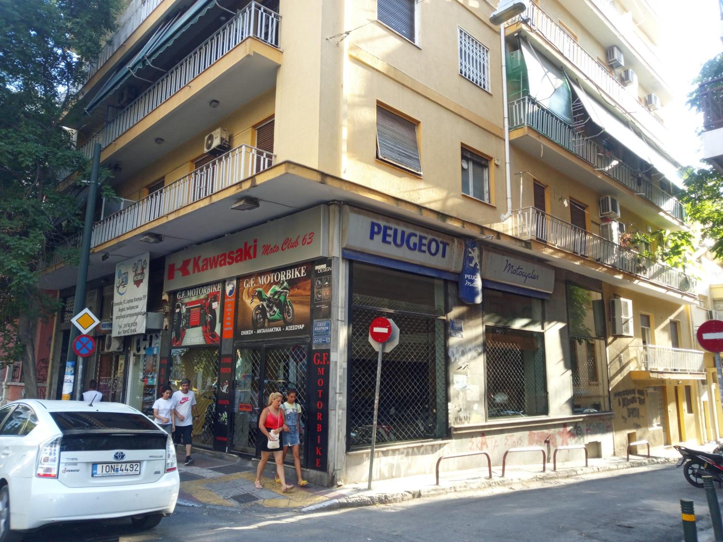 New Apartment with a separate entrance near the subway.
