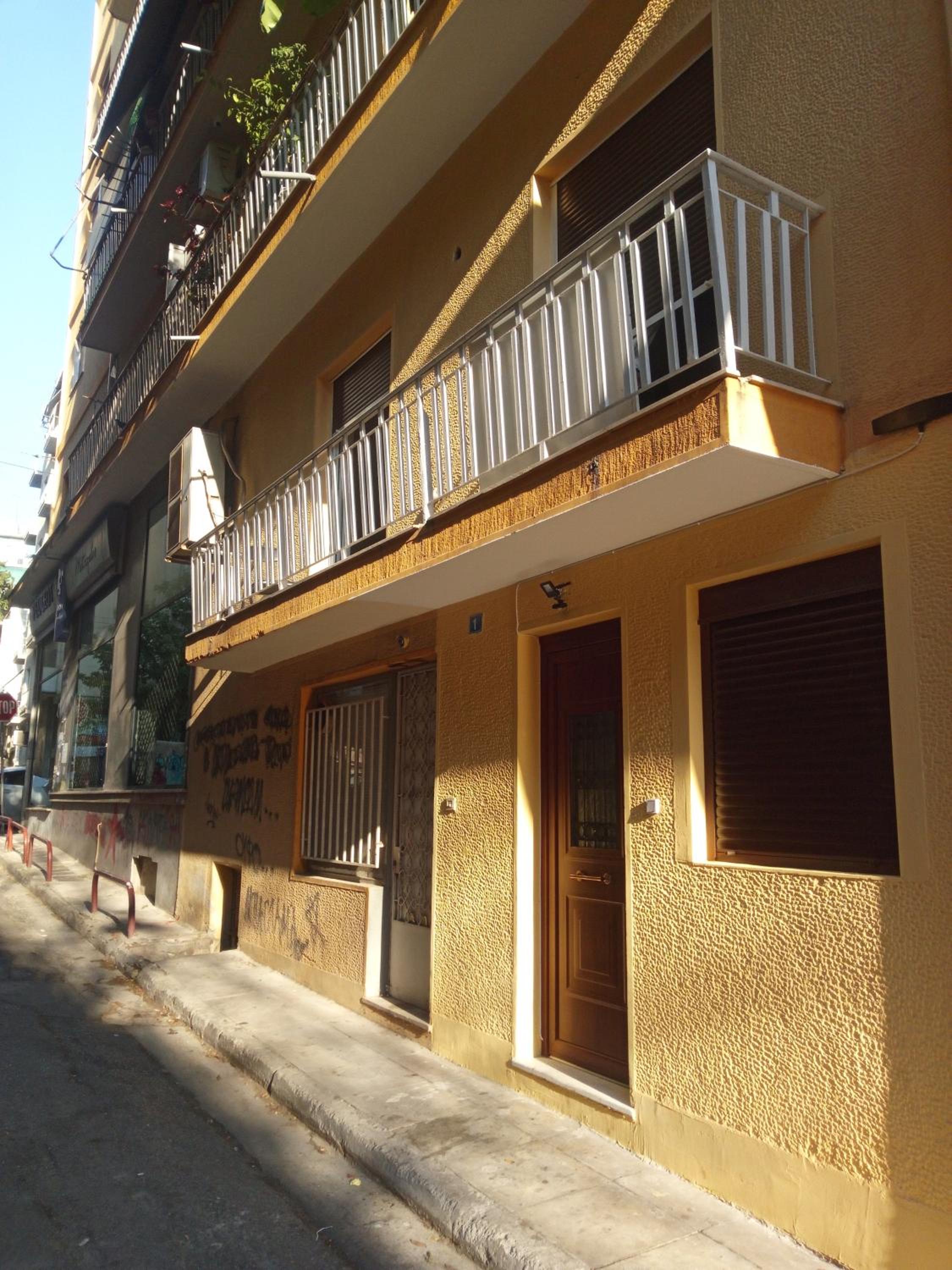 New Apartment with a separate entrance near the subway.