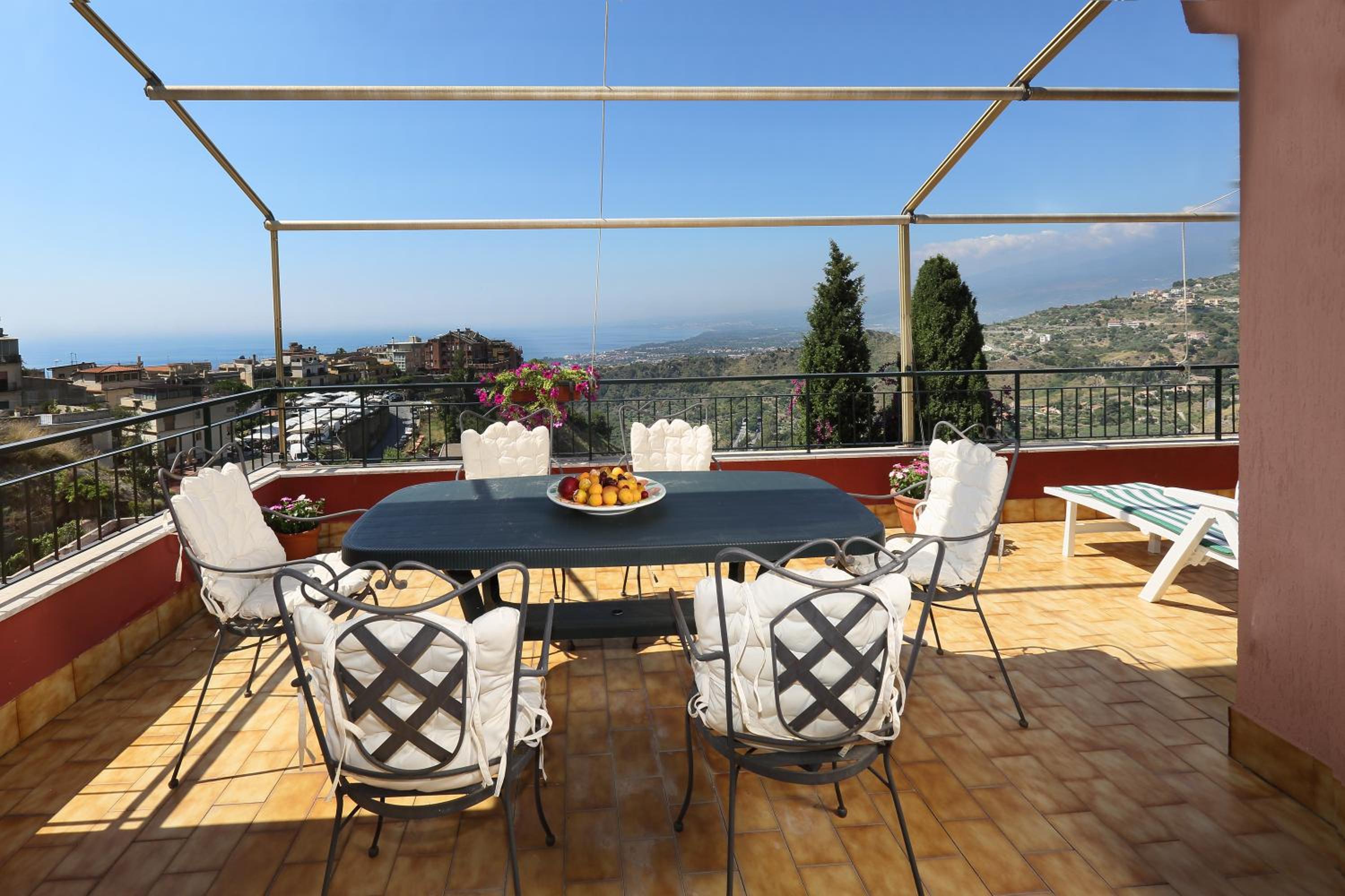 Terrazza Sull'Etna Holidays Apartment view 4