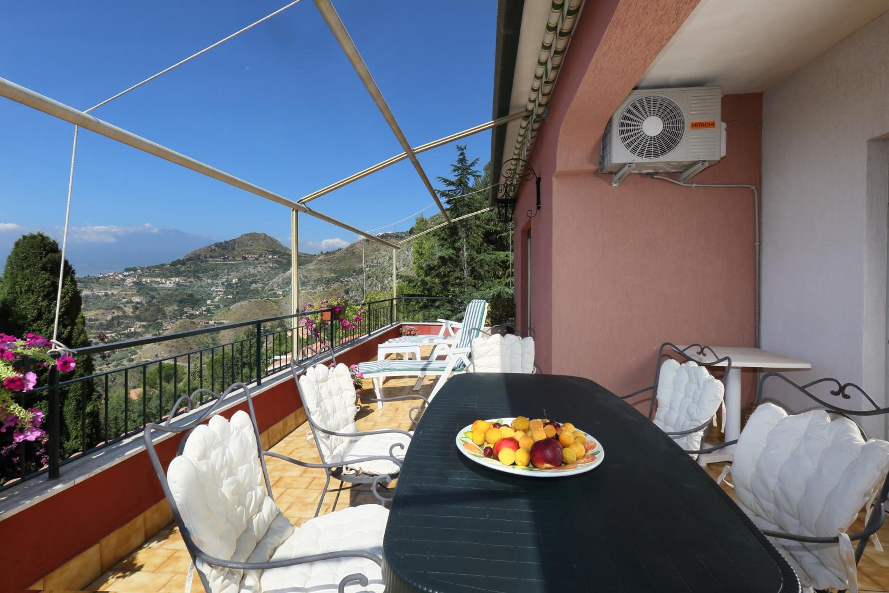 Terrazza Sull'Etna Holidays Apartment view 5