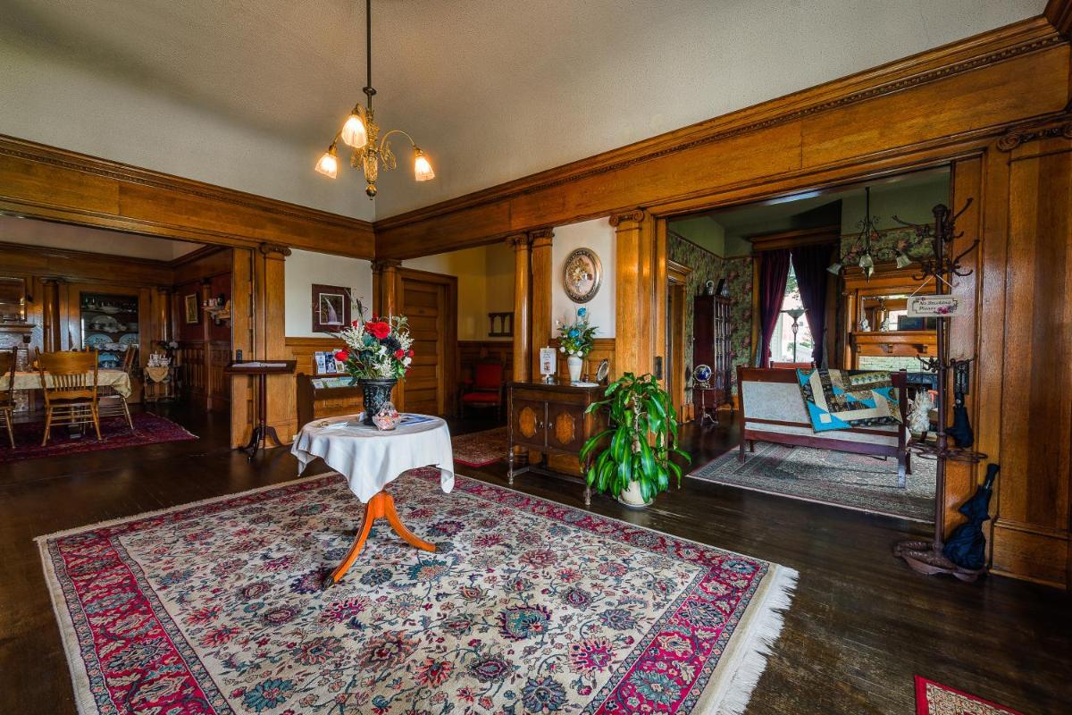 Simmons-Bond Inn Bed & Breakfast