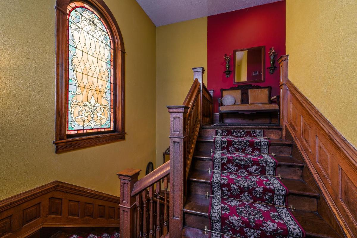 Simmons-Bond Inn Bed & Breakfast