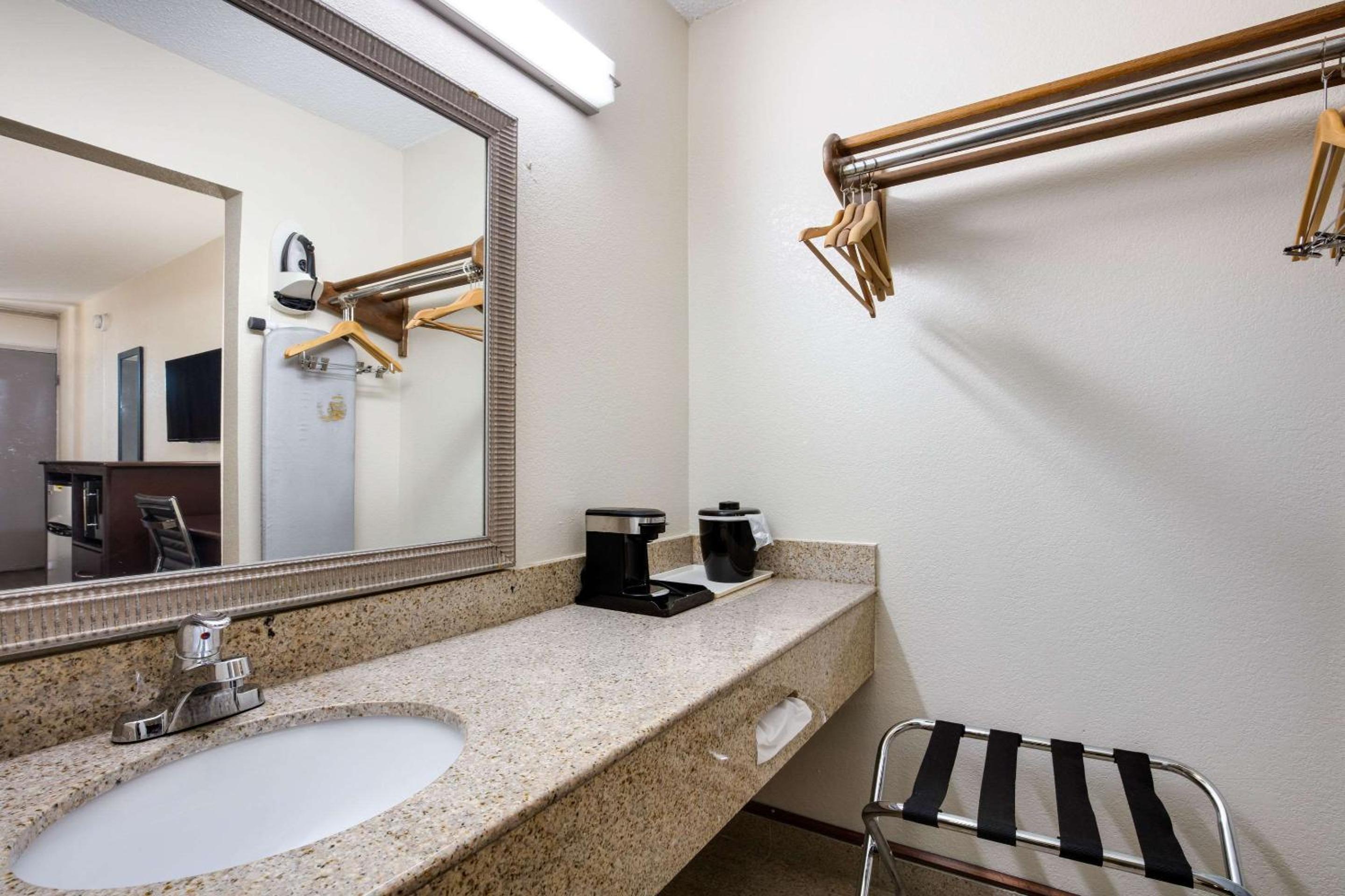 Quality Inn - Property Image 12