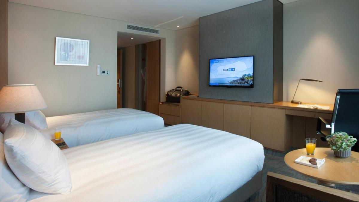 Jeju Vacations - LOTTE City Hotel Jeju - Property Image 3