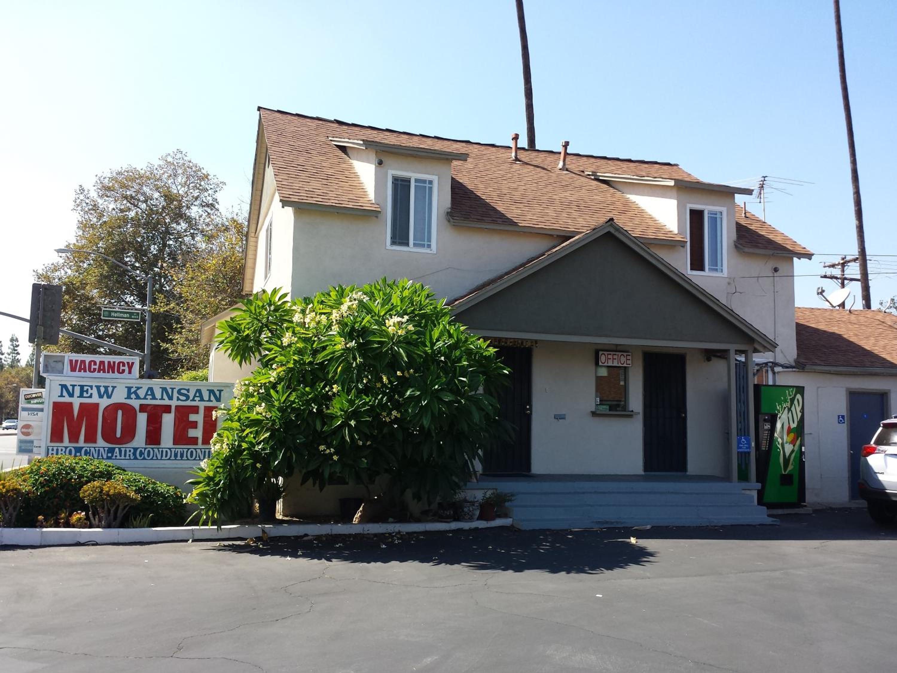 Hotel New Kansan Motel - Image 1