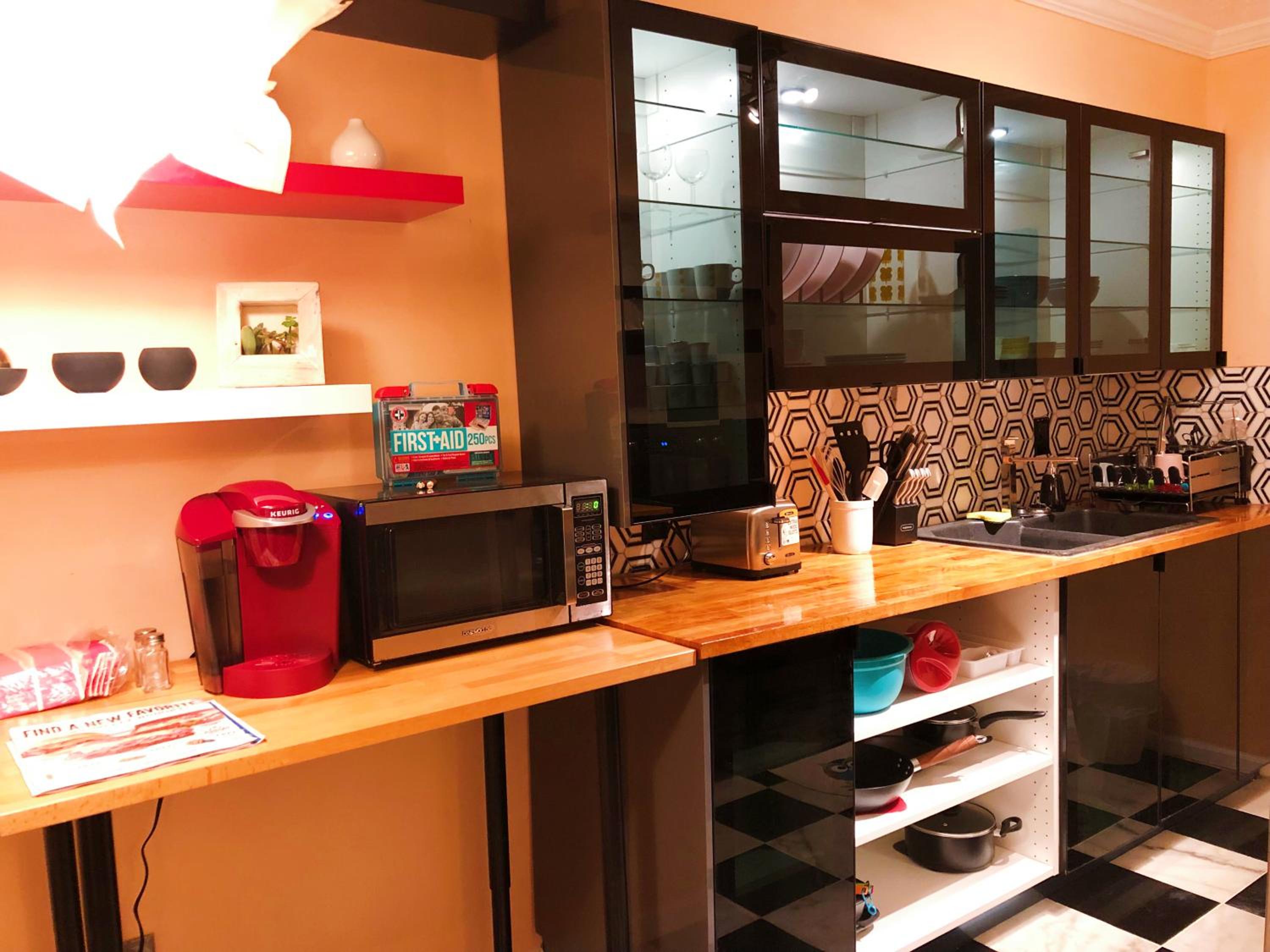 2 Bedrooms Private Kitchen Livingroom Robinwood Condo Suite