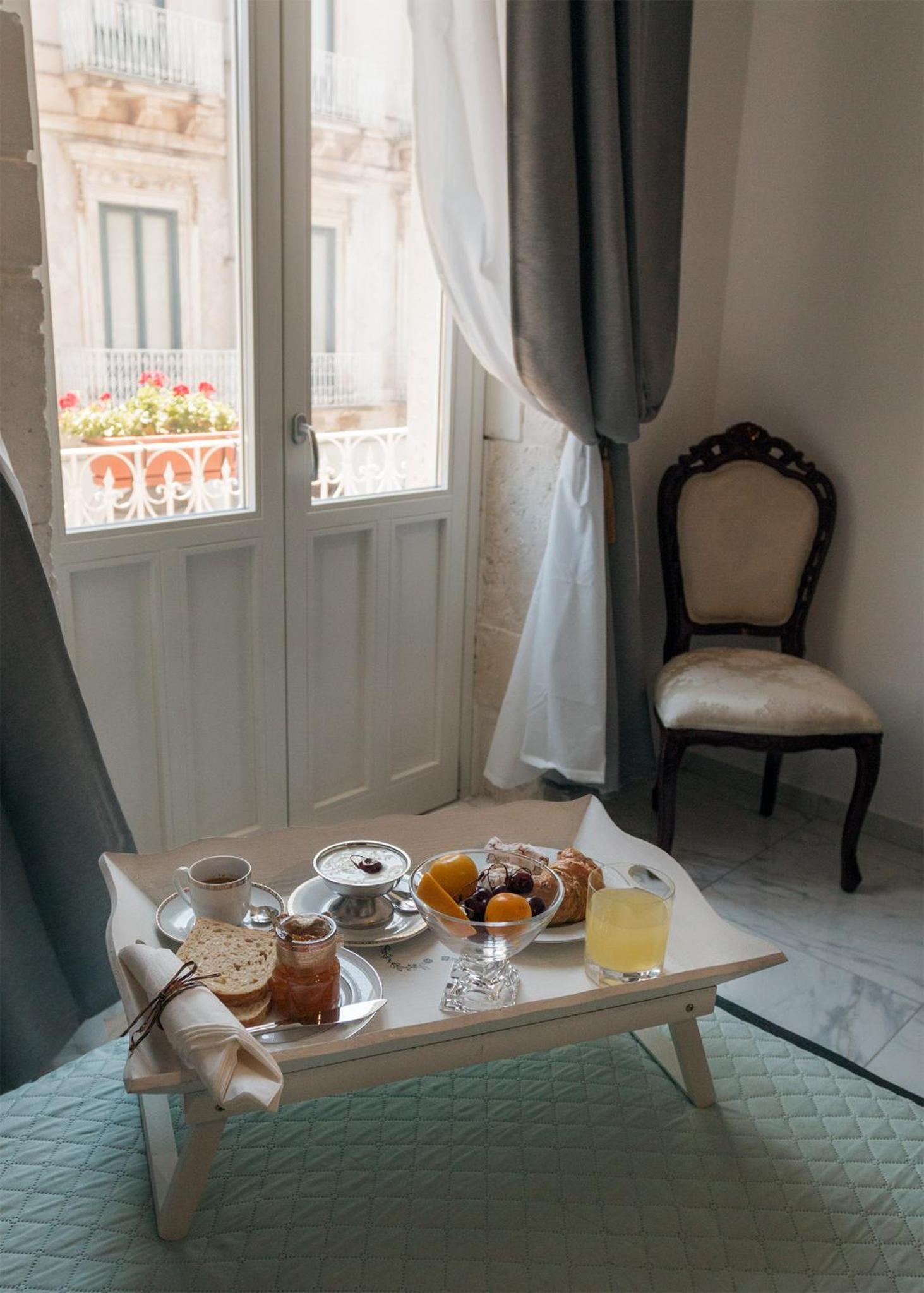 Hotel Calafatari B&B - Image 1